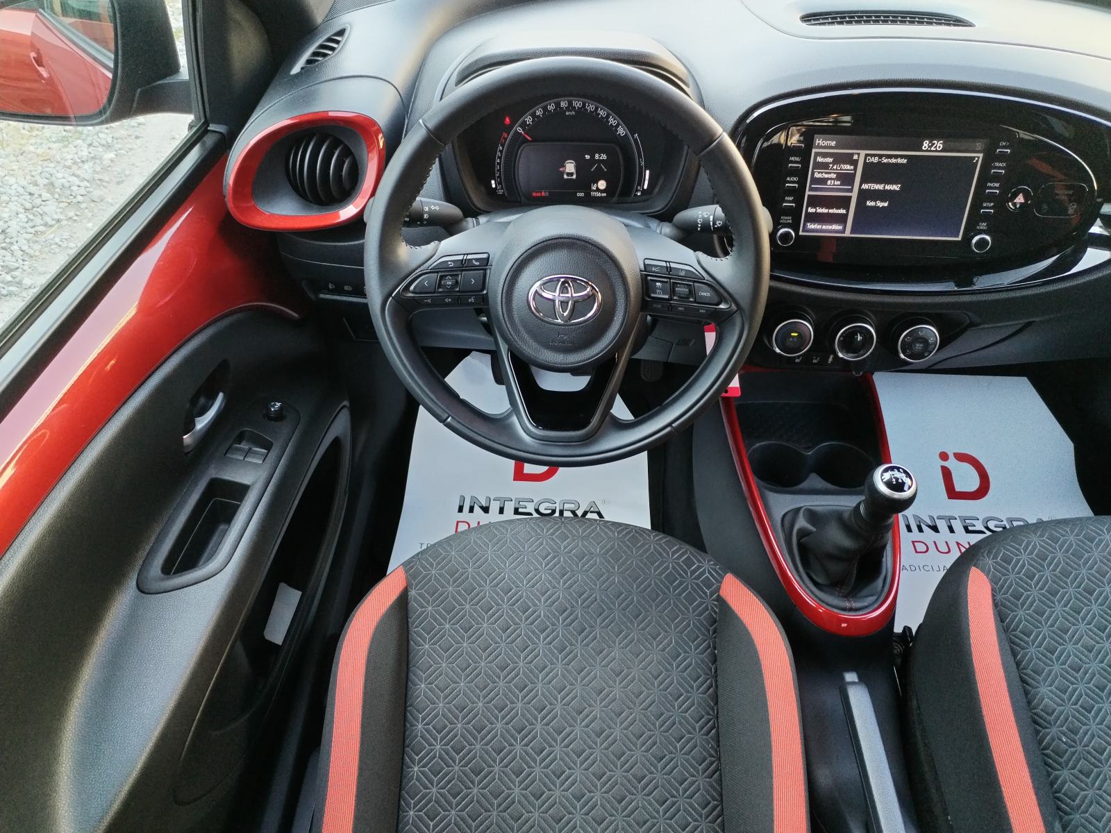 Toyota Aygo X 1.0, SAMO 11.156 km, GAR. 6 GODINA, SERVISNA, TOP STANJE, fotografija 12
