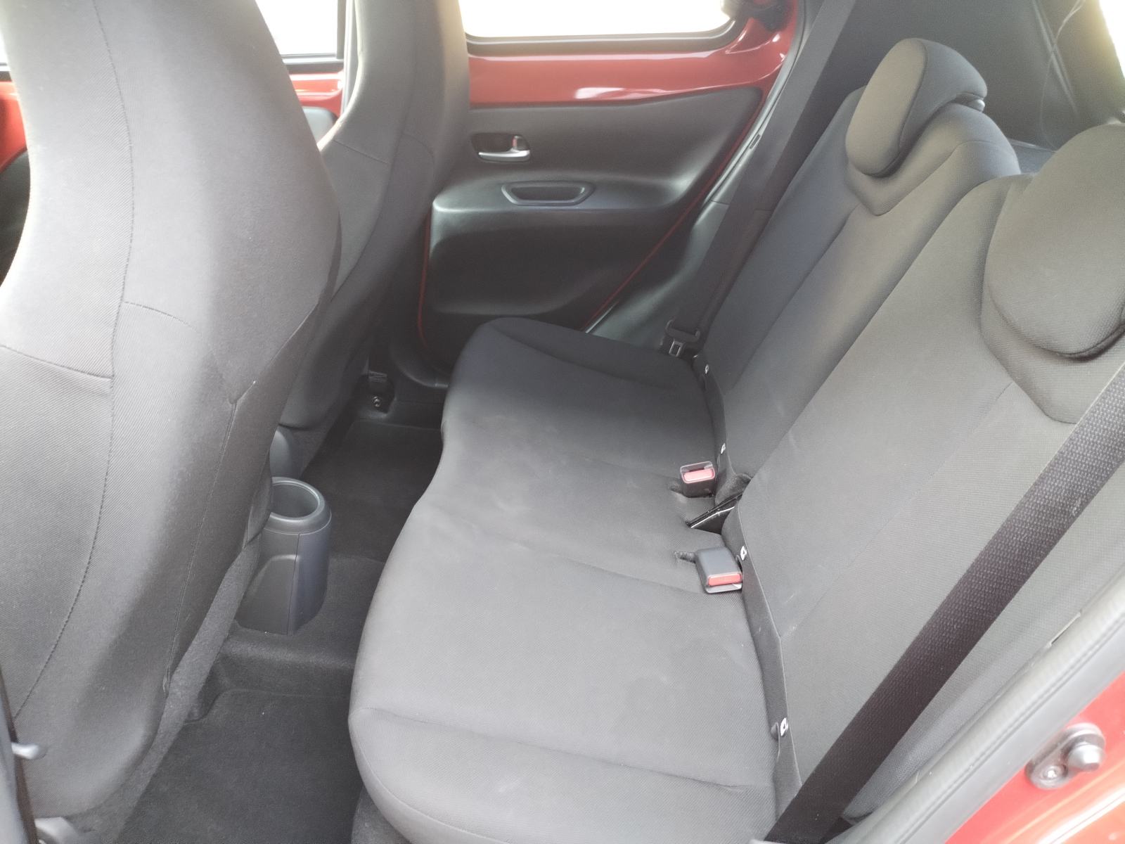 Toyota Aygo X 1.0, SAMO 11.156 km, GAR. 6 GODINA, SERVISNA, TOP STANJE, fotografija 14
