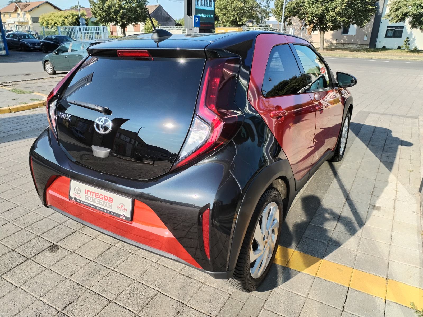 Toyota Aygo X 1.0, SAMO 11.156 km, GAR. 6 GODINA, SERVISNA, TOP STANJE, fotografija 7