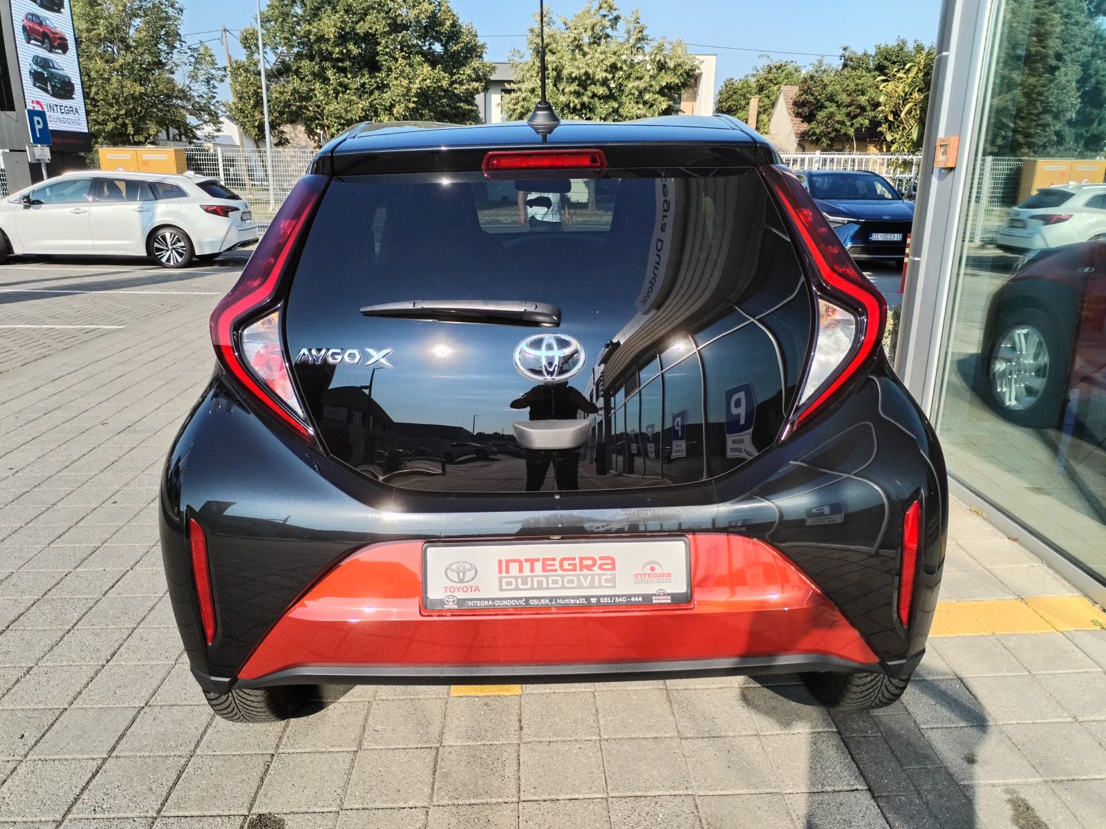 Toyota Aygo X 1.0, SAMO 11.156 km, GAR. 6 GODINA, SERVISNA, TOP STANJE, fotografija 6