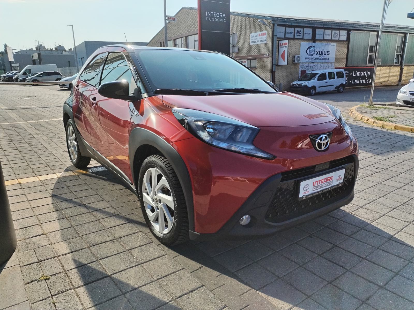 Toyota Aygo X 1.0, SAMO 11.156 km, GAR. 6 GODINA, SERVISNA, TOP STANJE, fotografija 3