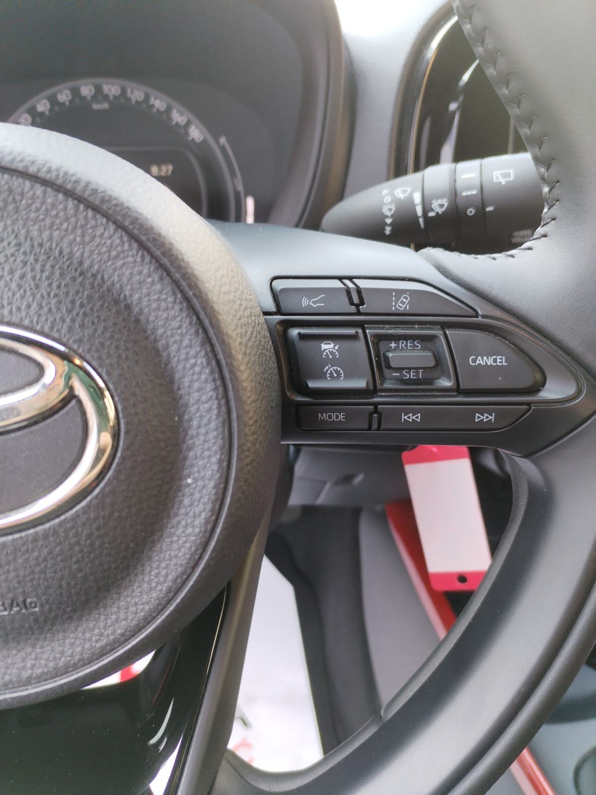 Toyota Aygo X 1.0, SAMO 11.156 km, GAR. 6 GODINA, SERVISNA, TOP STANJE, fotografija 16
