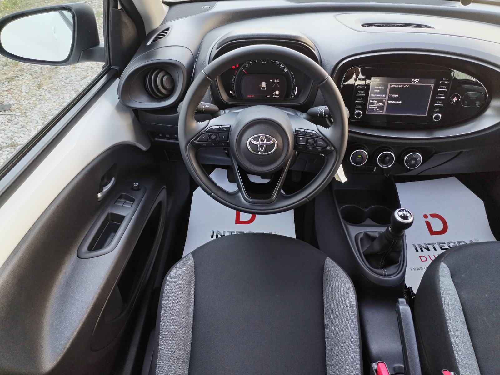 Toyota Aygo X 1.0, SAMO 11.941 km, GAR. 6 GODINA, SERVISNA, TOP STANJE, fotografija 12
