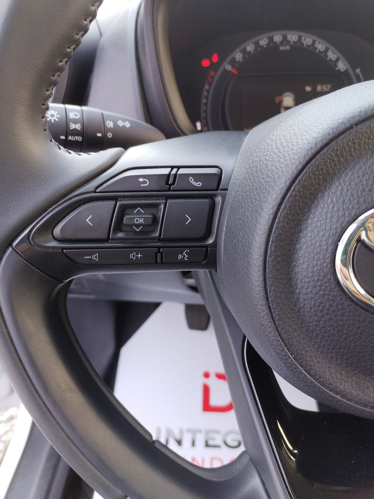 Toyota Aygo X 1.0, SAMO 11.941 km, GAR. 6 GODINA, SERVISNA, TOP STANJE, fotografija 15