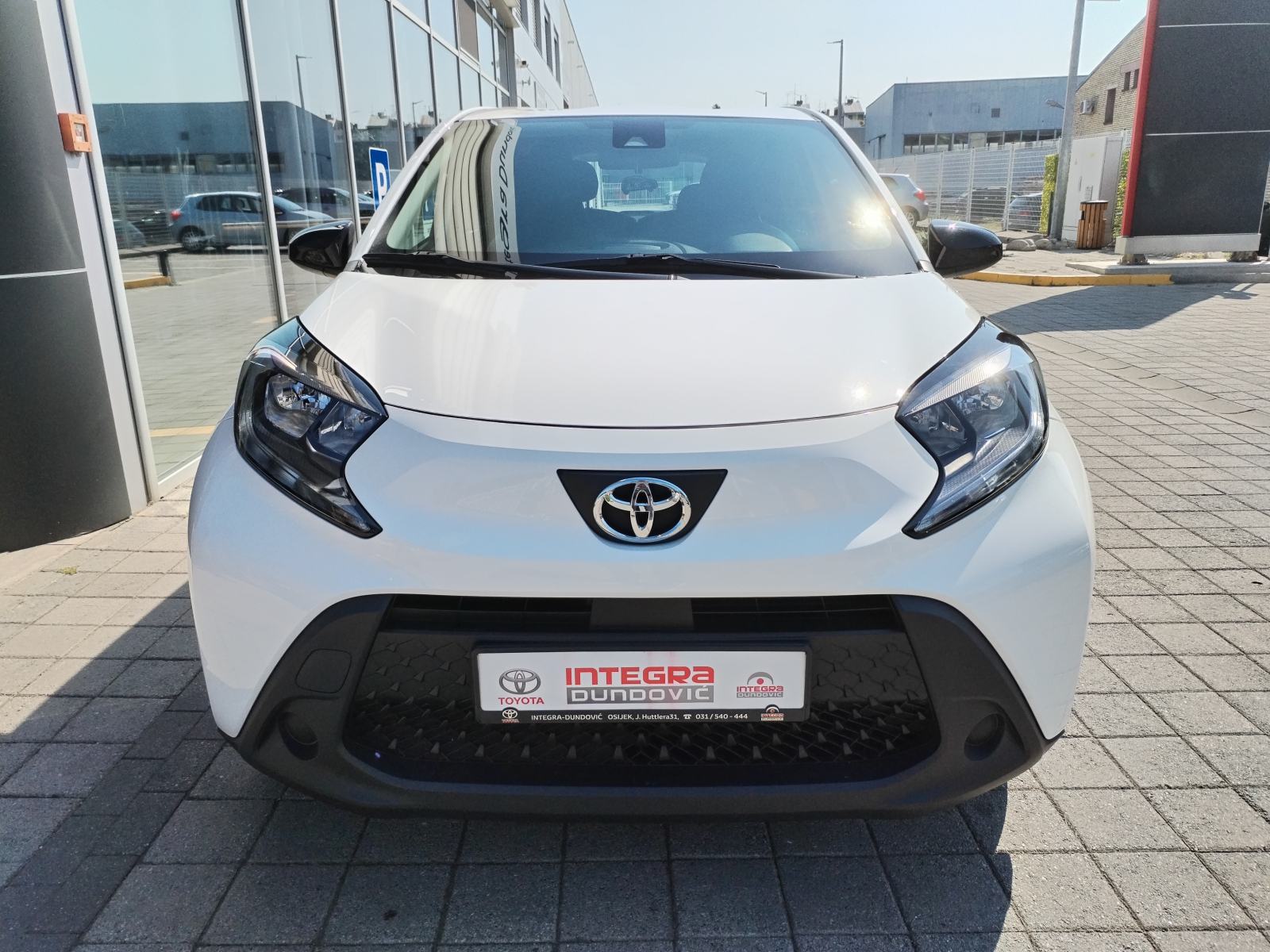 Toyota Aygo X 1.0, SAMO 11.941 km, GAR. 6 GODINA, SERVISNA, TOP STANJE, fotografija 2