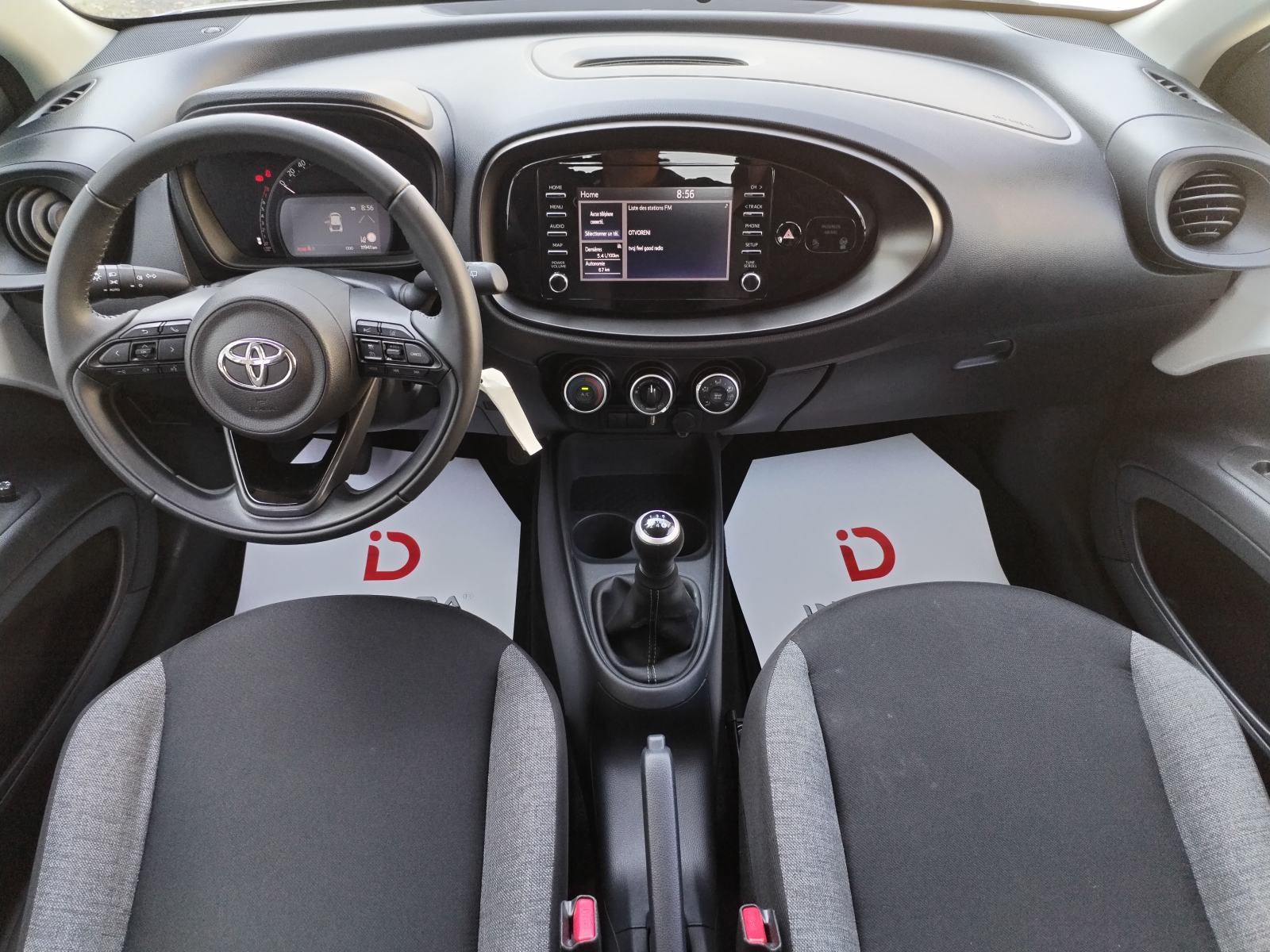 Toyota Aygo X 1.0, SAMO 11.941 km, GAR. 6 GODINA, SERVISNA, TOP STANJE, fotografija 11