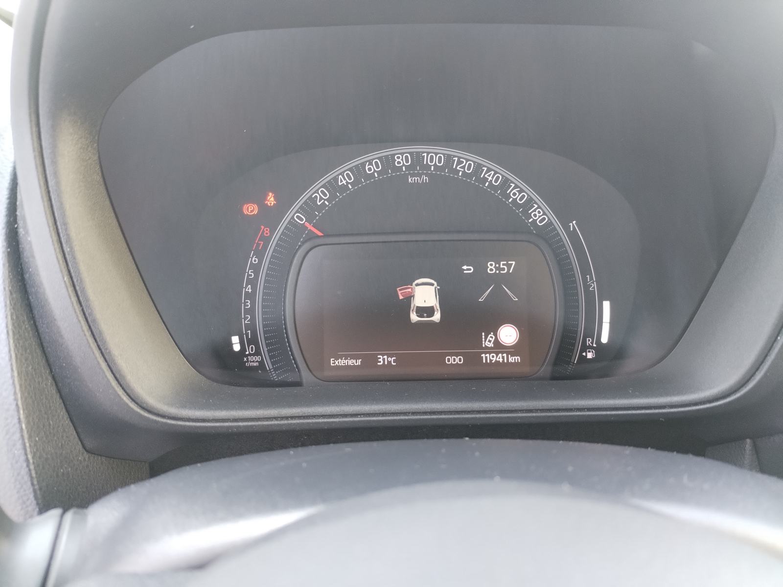 Toyota Aygo X 1.0, SAMO 11.941 km, GAR. 6 GODINA, SERVISNA, TOP STANJE, fotografija 10