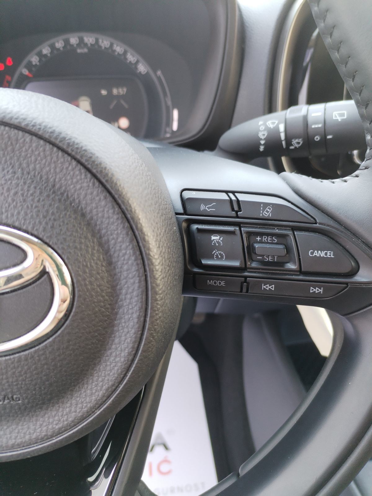Toyota Aygo X 1.0, SAMO 11.941 km, GAR. 6 GODINA, SERVISNA, TOP STANJE, fotografija 16