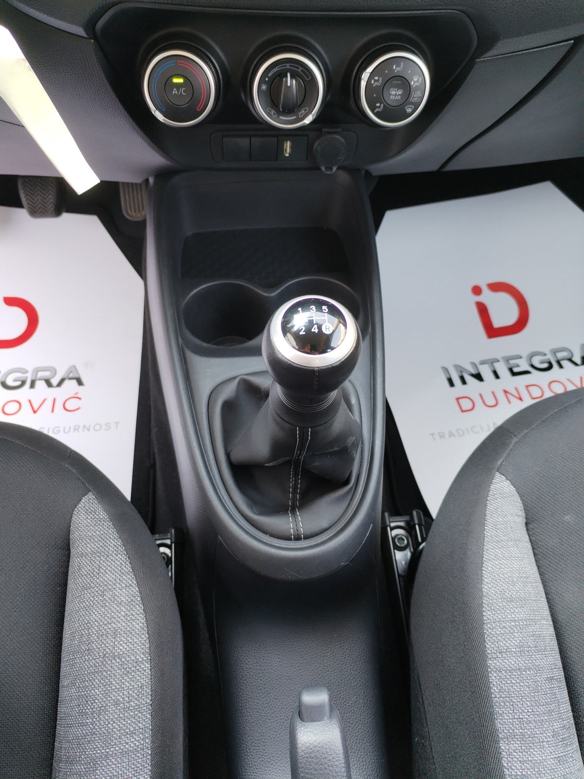 Toyota Aygo X 1.0, SAMO 11.941 km, GAR. 6 GODINA, SERVISNA, TOP STANJE, fotografija 19