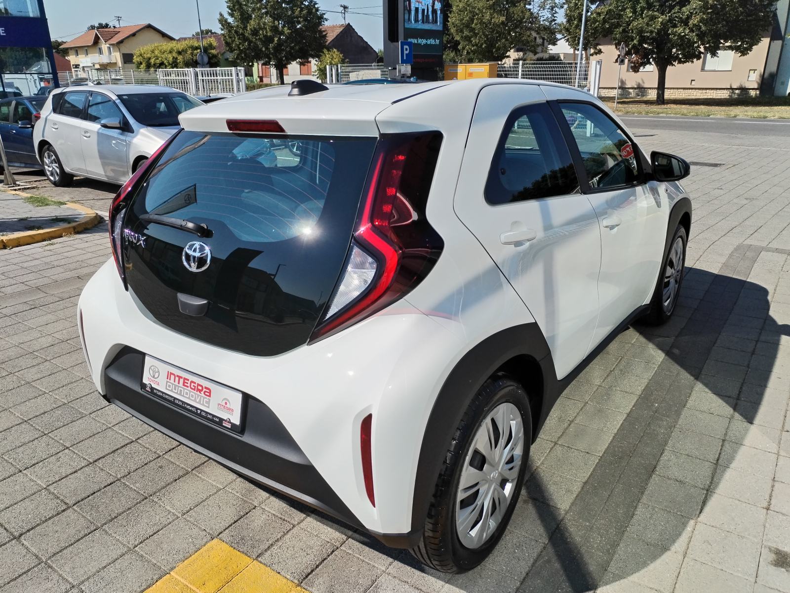 Toyota Aygo X 1.0, SAMO 11.941 km, GAR. 6 GODINA, SERVISNA, TOP STANJE, fotografija 7