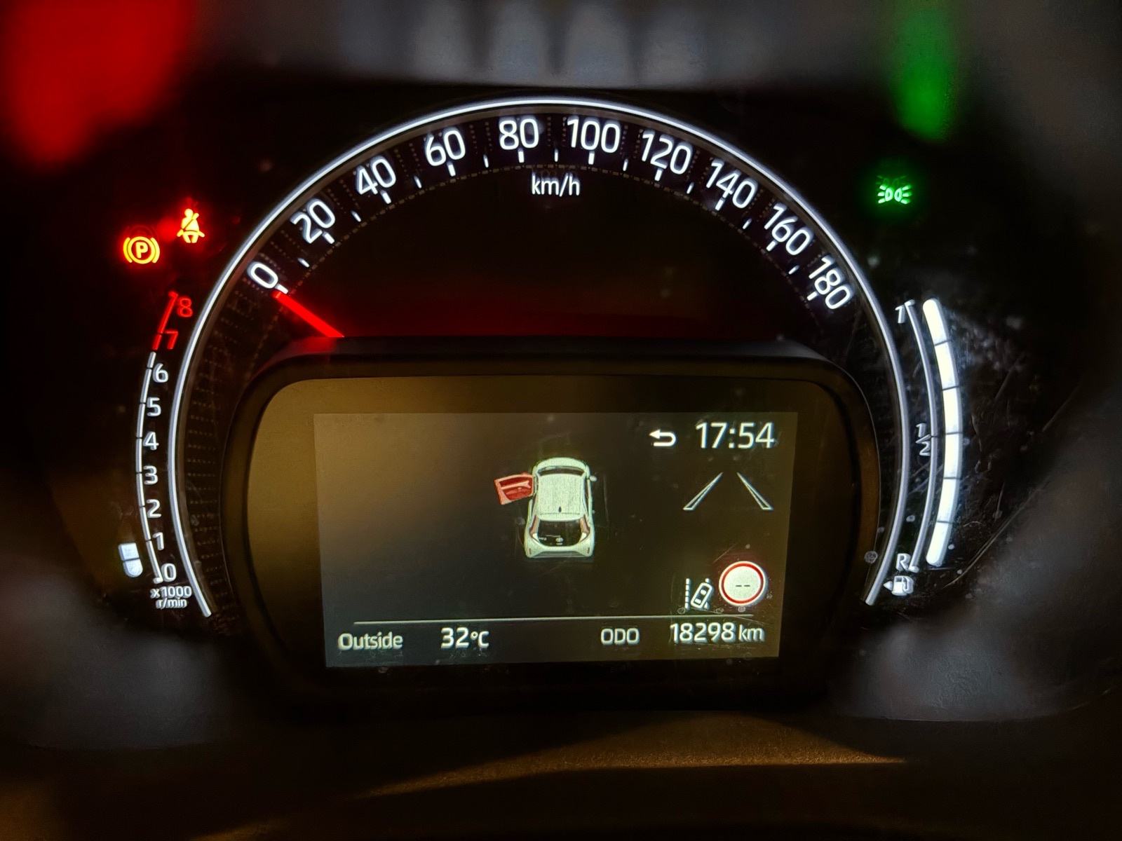 Toyota Aygo X 1.0 VVT-i active, fotografija 2