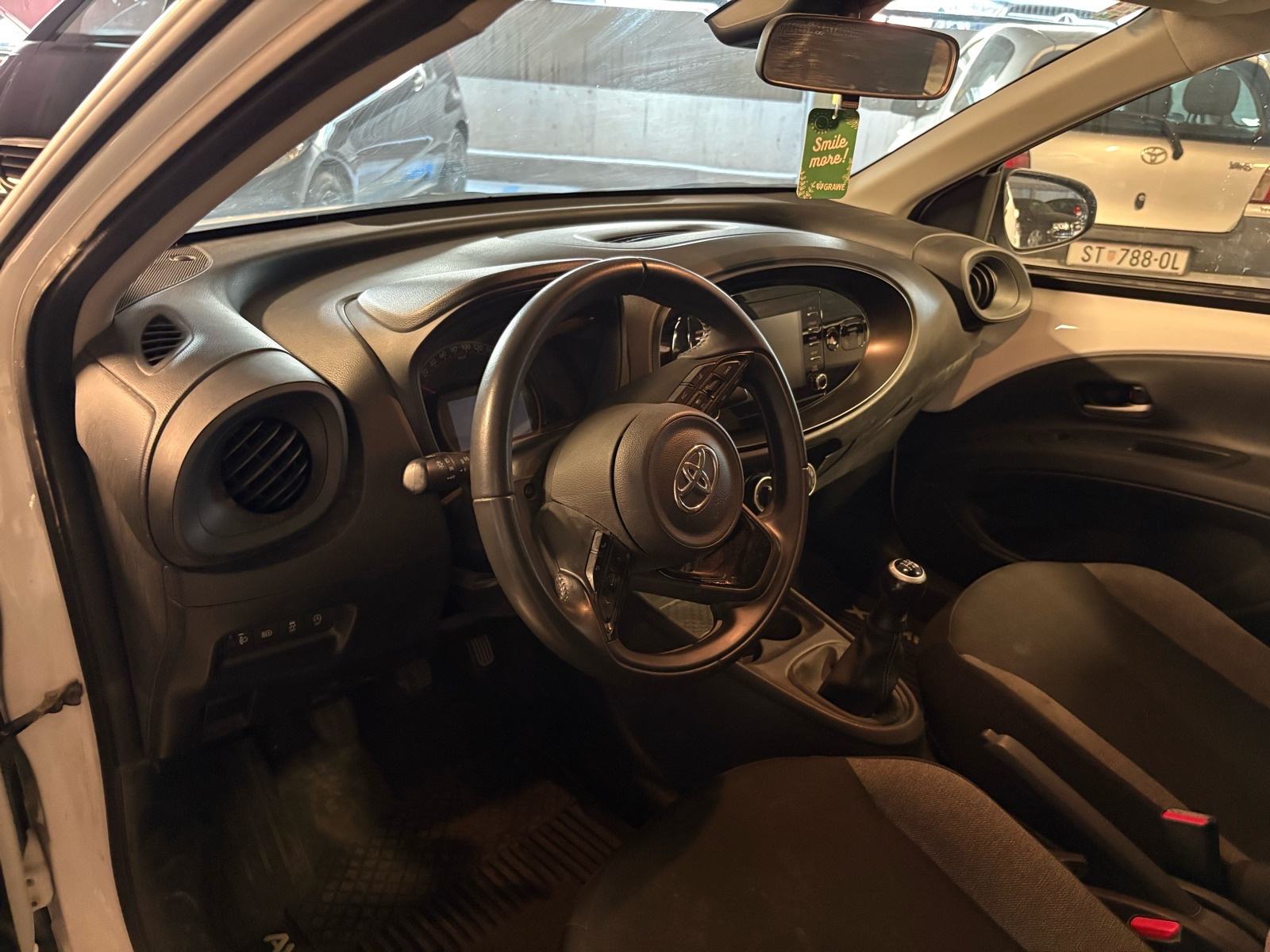 Toyota Aygo X 1.0 VVT-i active, fotografija 3