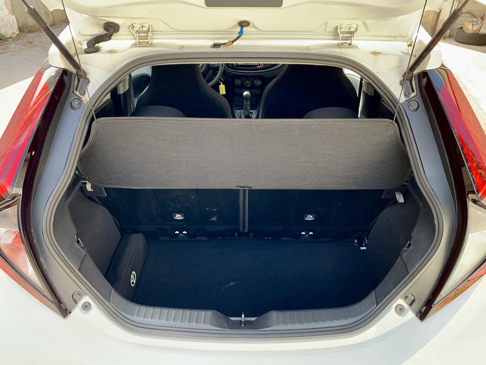 Toyota Aygo X, SAMO 28500km, reg. do 12/2026, zimske+ljetne gume, fotografija 10