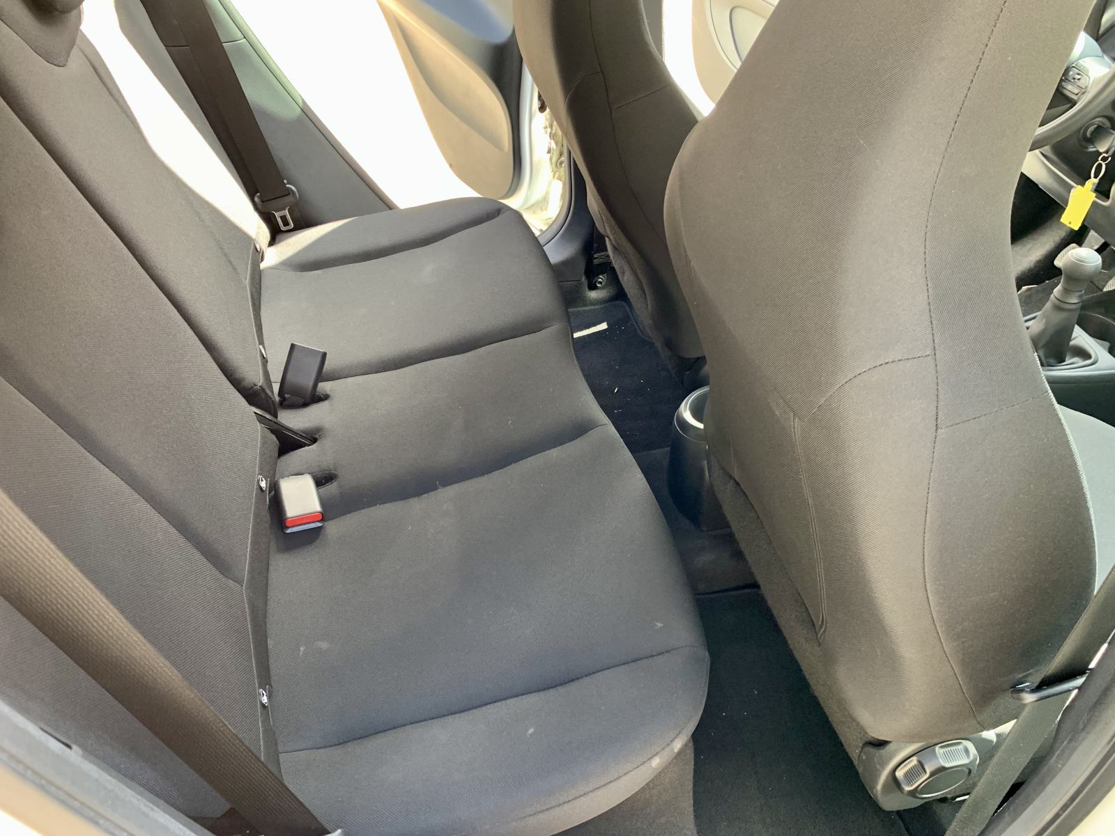Toyota Aygo X, SAMO 28500km, reg. do 12/2026, zimske+ljetne gume, fotografija 9