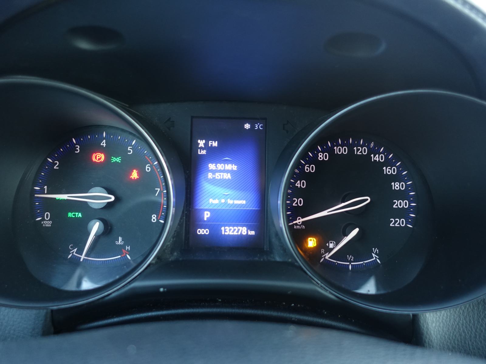 Toyota C-HR 1,2T automatik 4x4 / NOVE GUME + JAMSTVO + REGISTRACIJA, fotografija 15