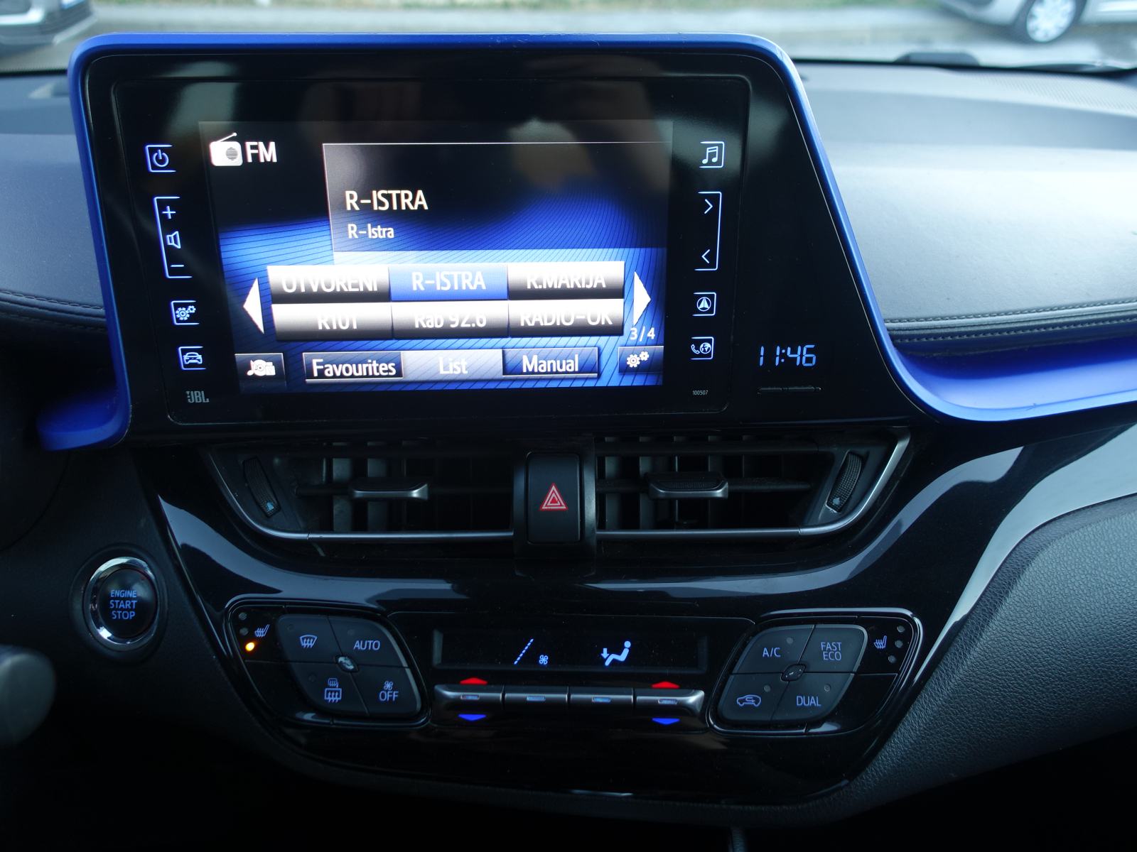 Toyota C-HR 1,2T automatik 4x4 / NOVE GUME + JAMSTVO + REGISTRACIJA, fotografija 17