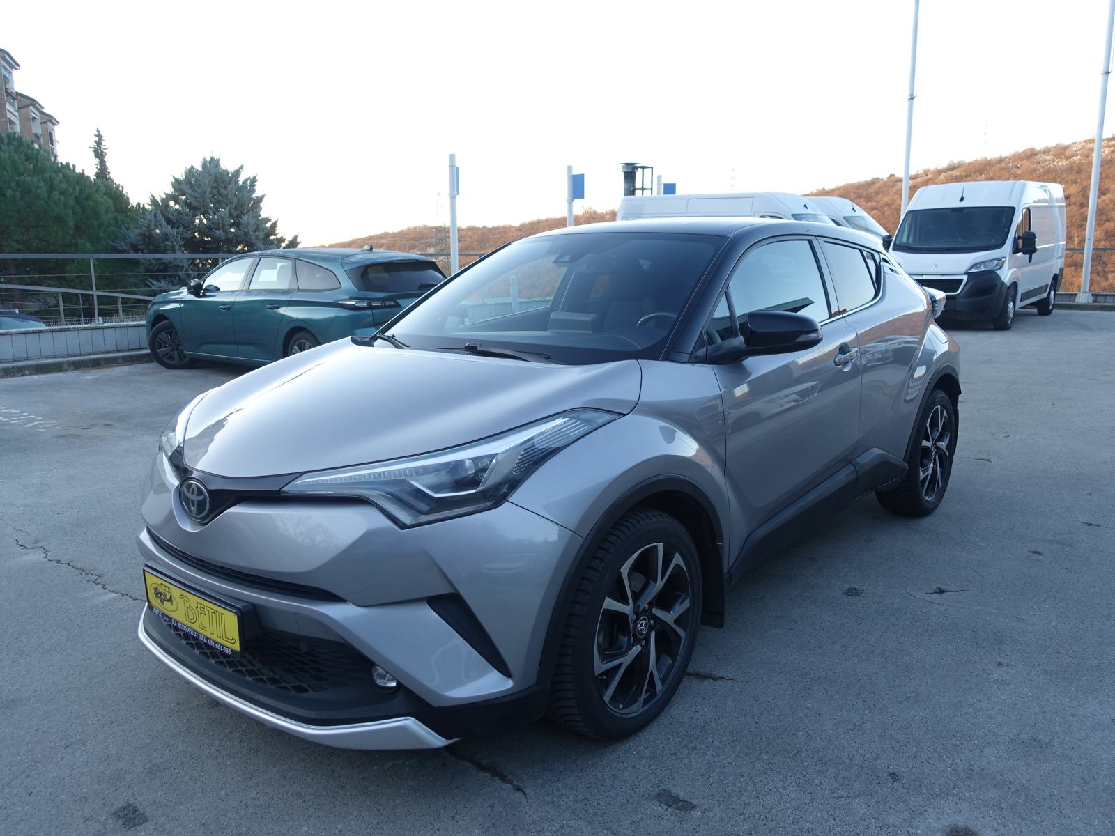Toyota C-HR 1,2T automatik 4x4 / NOVE GUME + JAMSTVO + REGISTRACIJA, fotografija 7