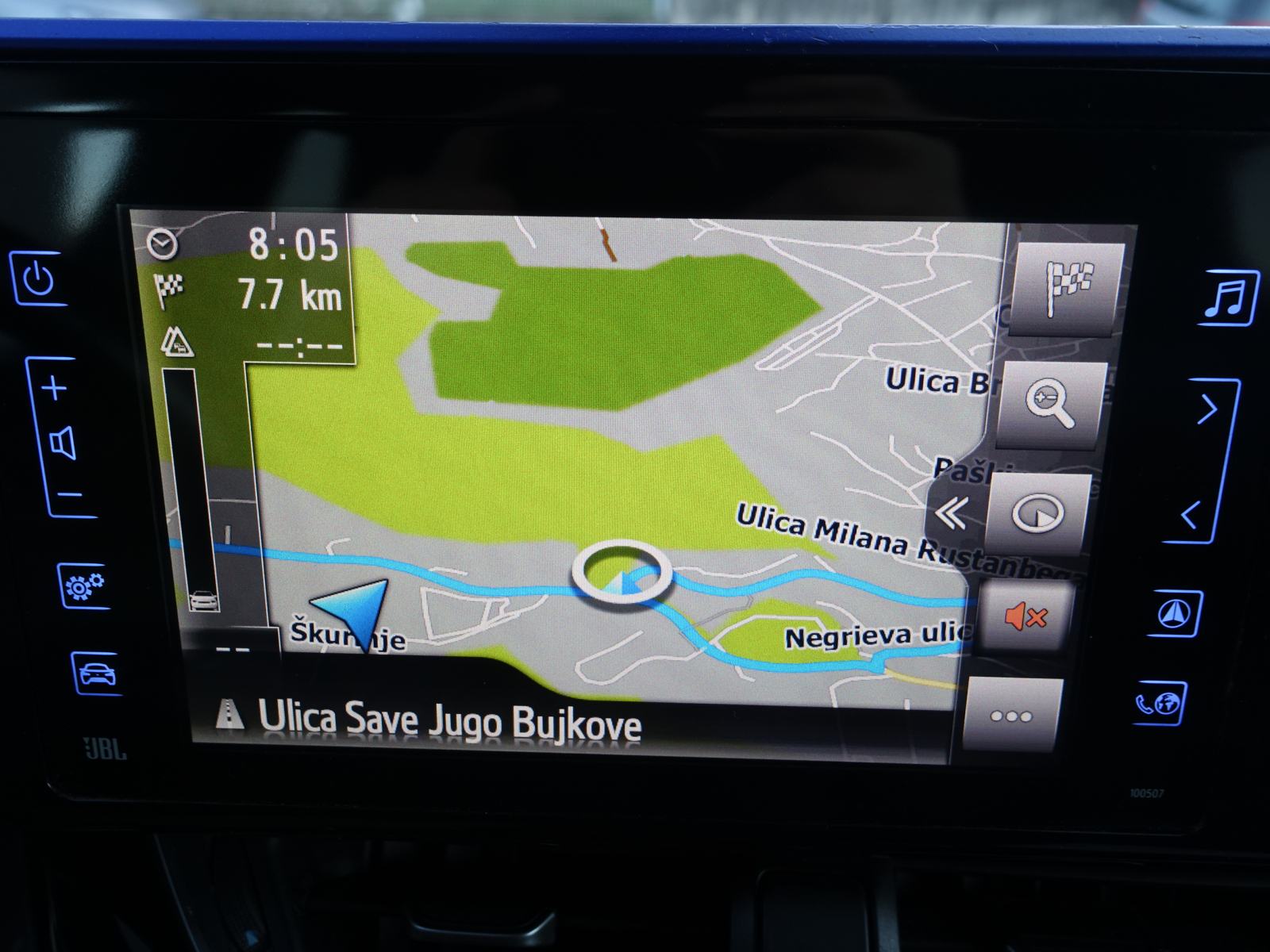 Toyota C-HR 1,2T automatik 4x4 / NOVE GUME + JAMSTVO + REGISTRACIJA, fotografija 18