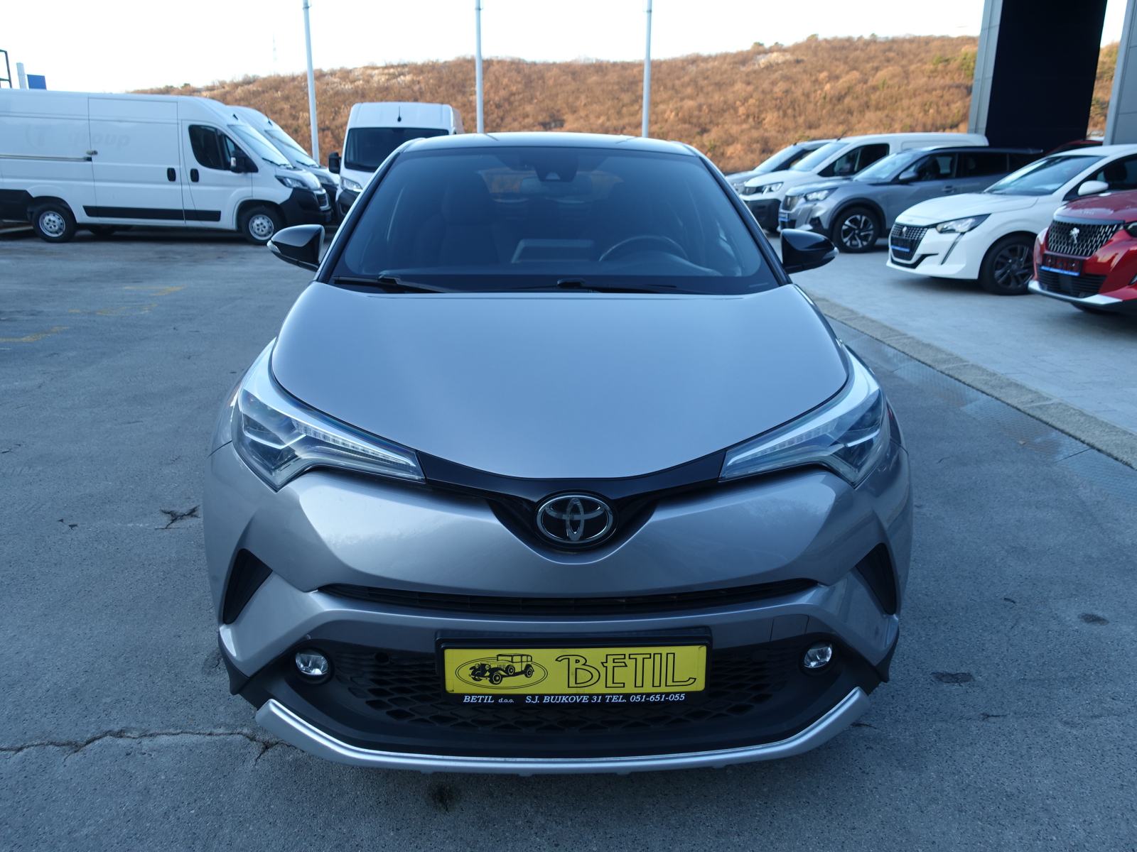 Toyota C-HR 1,2T automatik 4x4 / NOVE GUME + JAMSTVO + REGISTRACIJA, fotografija 8