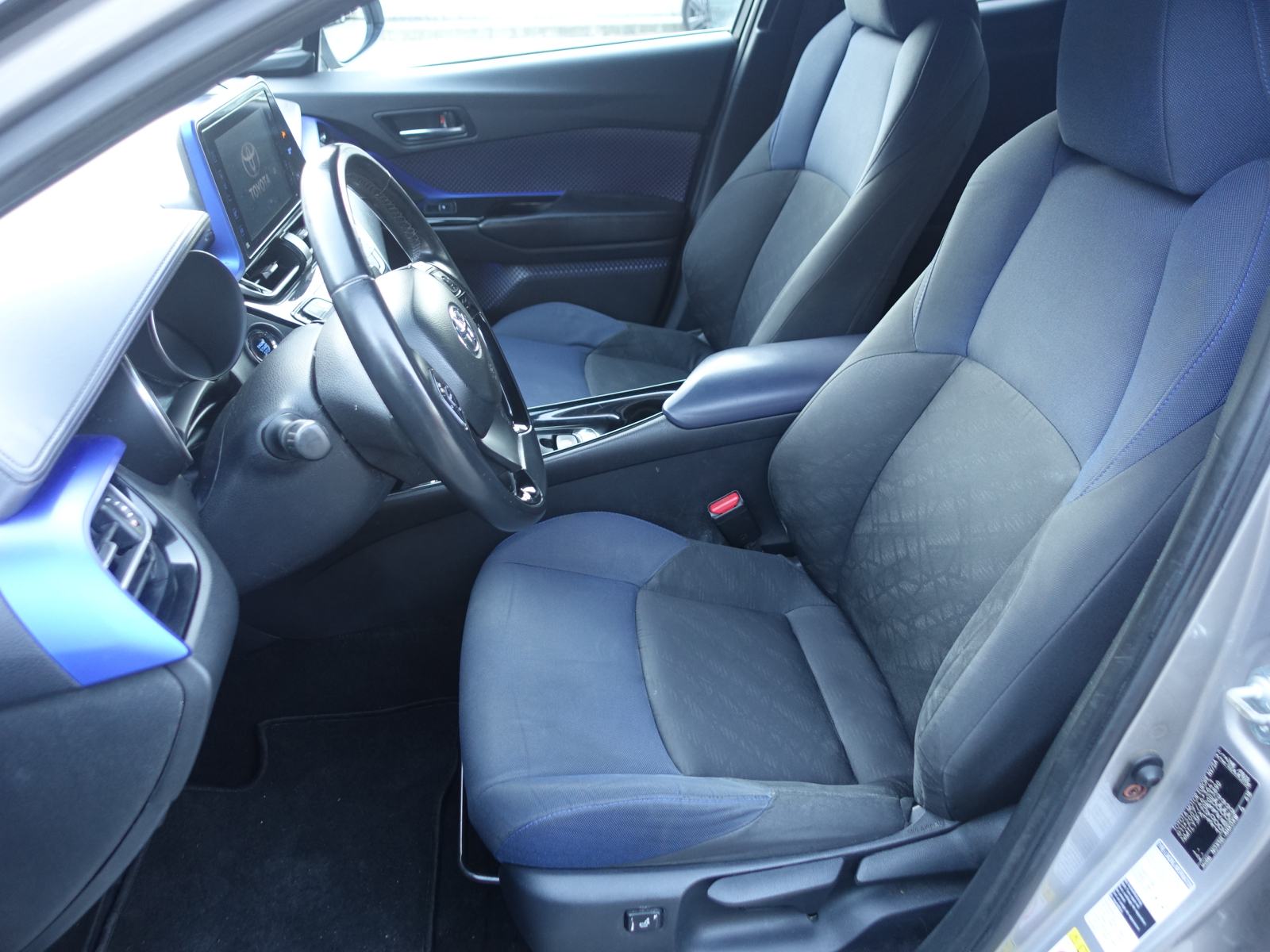 Toyota C-HR 1,2T automatik 4x4 / NOVE GUME + JAMSTVO + REGISTRACIJA, fotografija 11