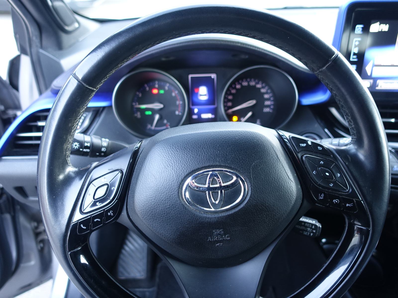 Toyota C-HR 1,2T automatik 4x4 / NOVE GUME + JAMSTVO + REGISTRACIJA, fotografija 14