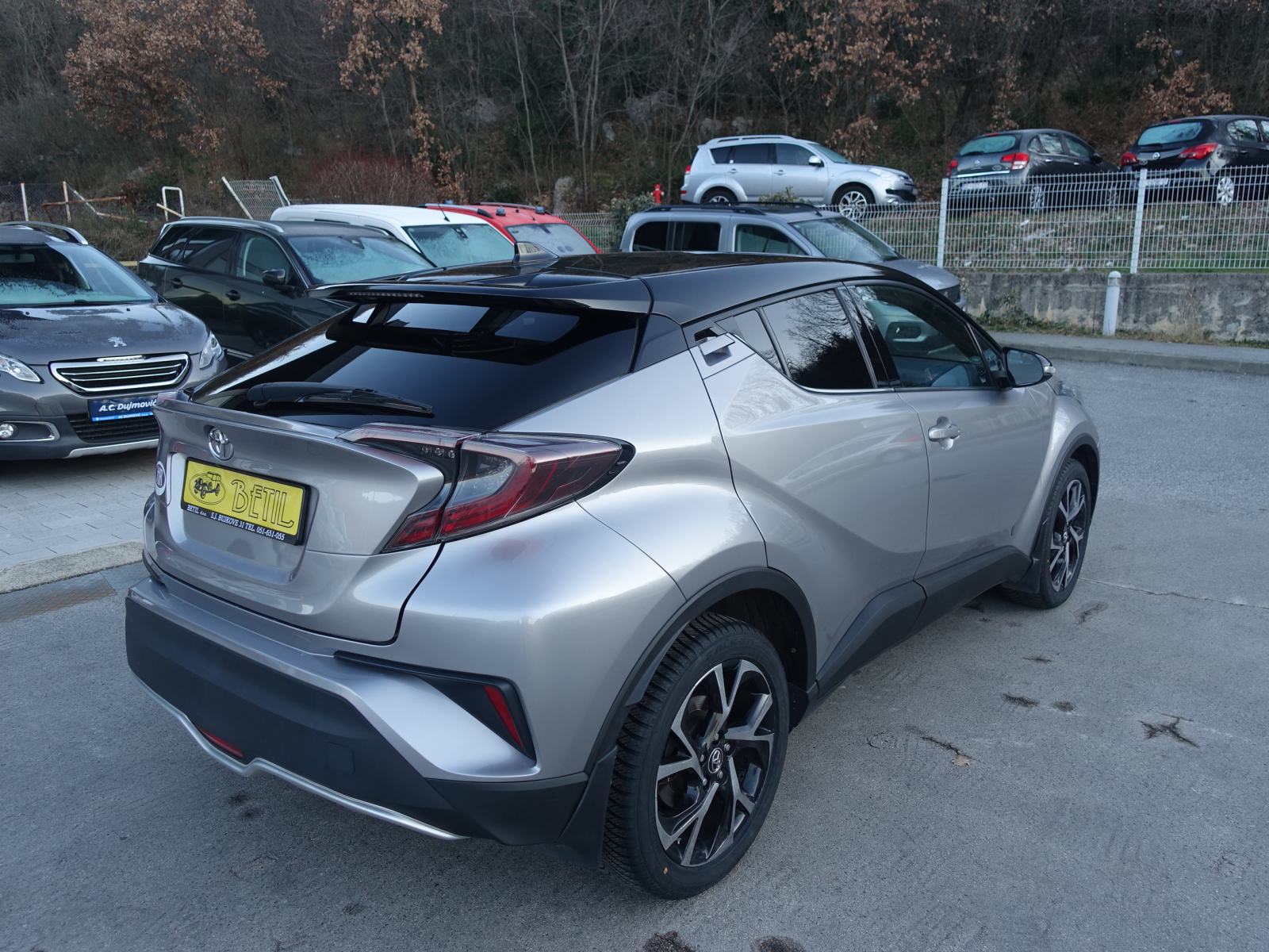 Toyota C-HR 1,2T automatik 4x4 / NOVE GUME + JAMSTVO + REGISTRACIJA, fotografija 3