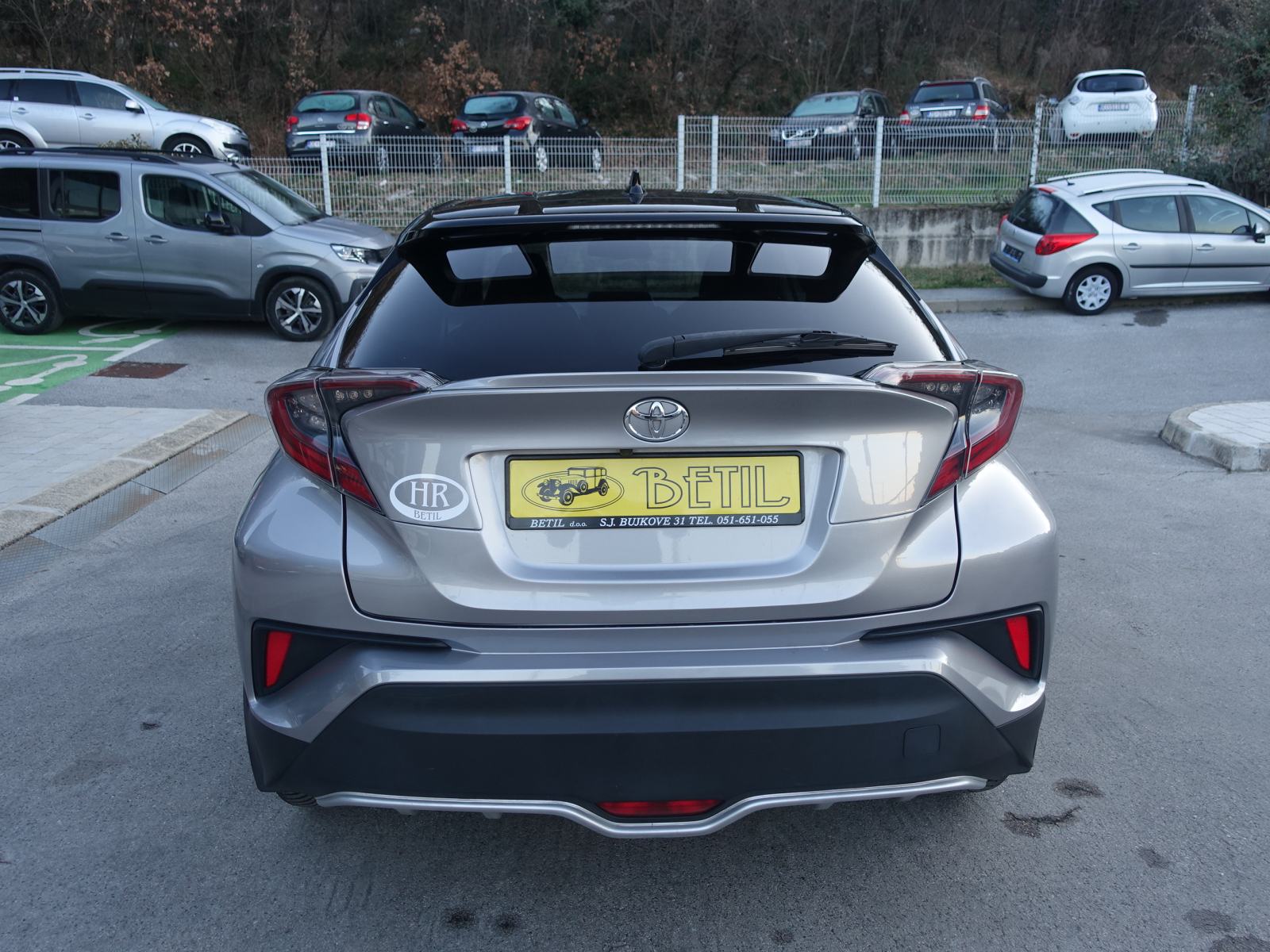 Toyota C-HR 1,2T automatik 4x4 / NOVE GUME + JAMSTVO + REGISTRACIJA, fotografija 4