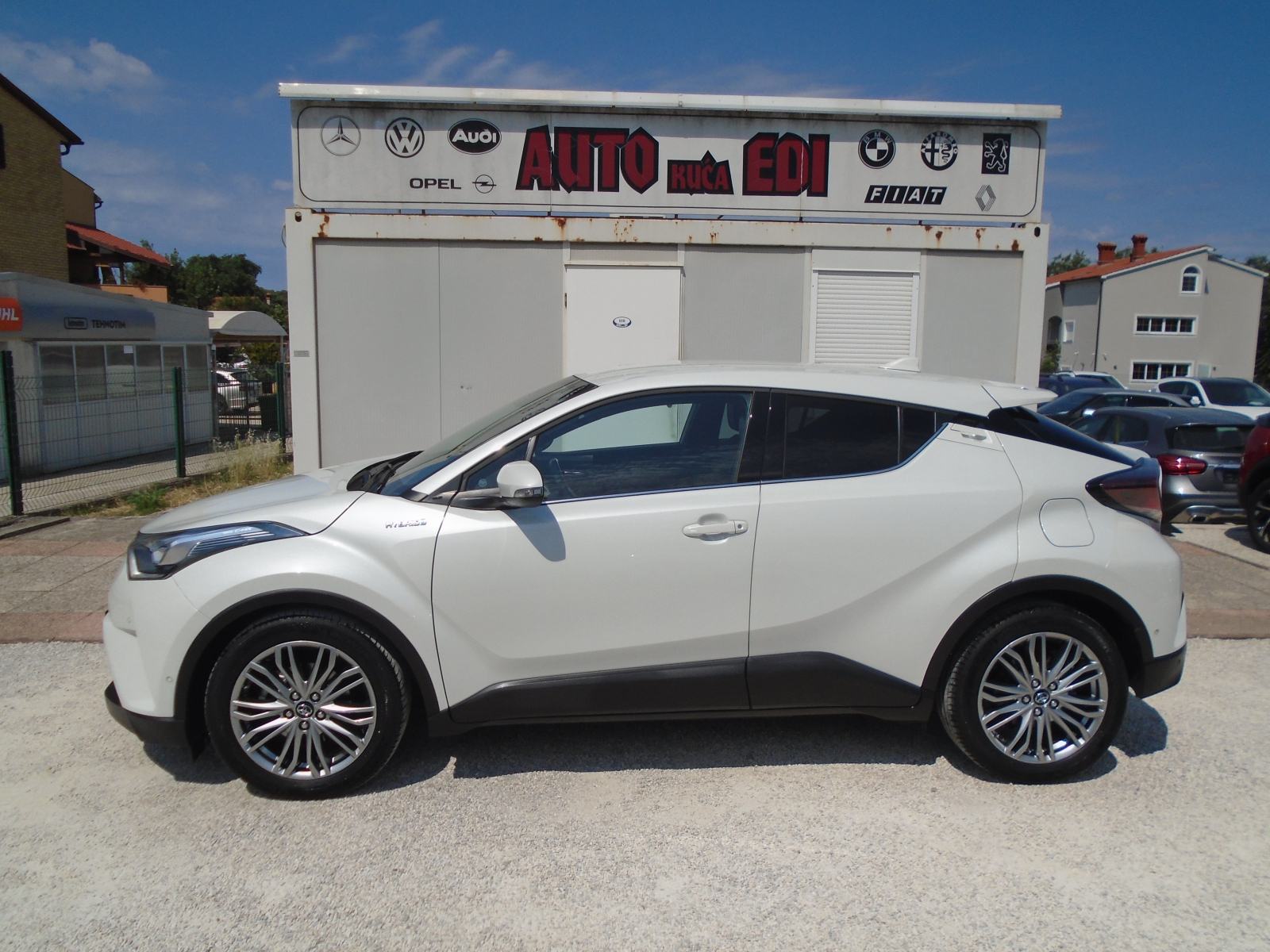Toyota C-HR 1,8 automatik HYBRID, fotografija 2