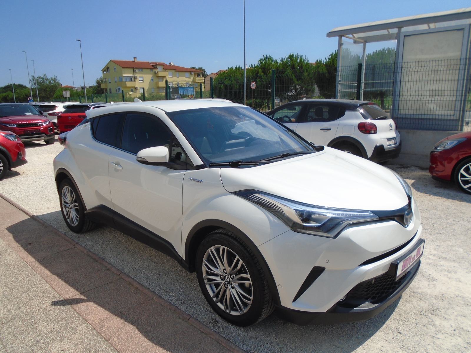 Toyota C-HR 1,8 automatik HYBRID, fotografija 6