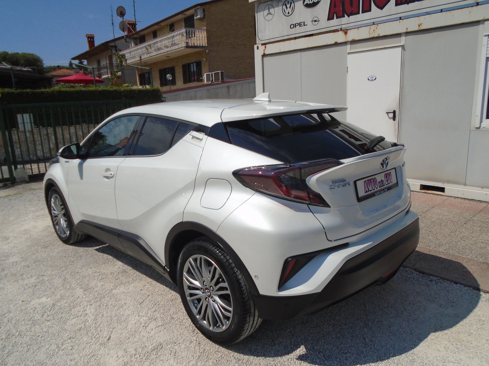 Toyota C-HR 1,8 automatik HYBRID, fotografija 3