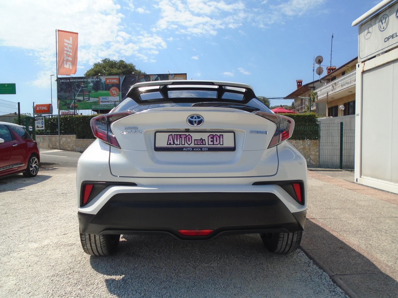 Toyota C-HR 1,8 automatik HYBRID, fotografija 4