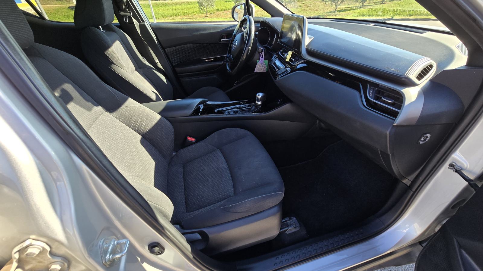 Toyota C-HR 1,8 automatik servisna knjižica, fotografija 7
