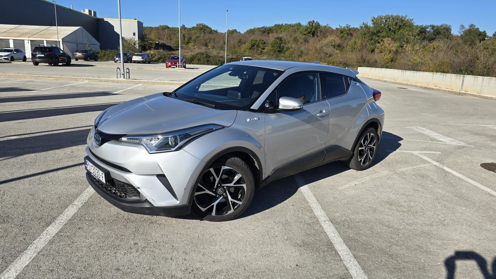 Toyota C-HR 1,8 automatik servisna knjižica, pogled izvana - slika 2