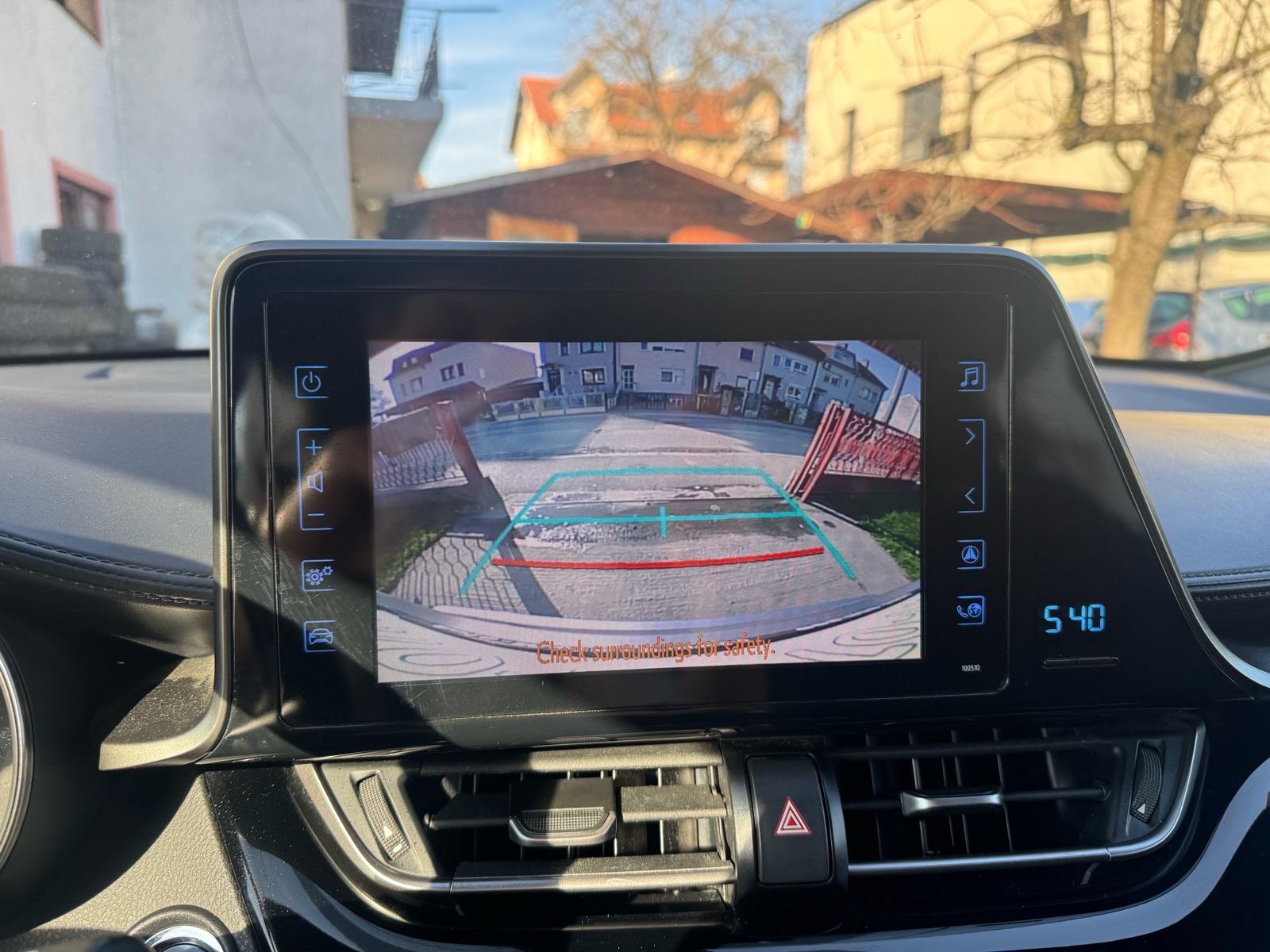 Toyota C-HR 1,8 Hybrid Active, odlično stanje, fotografija 10