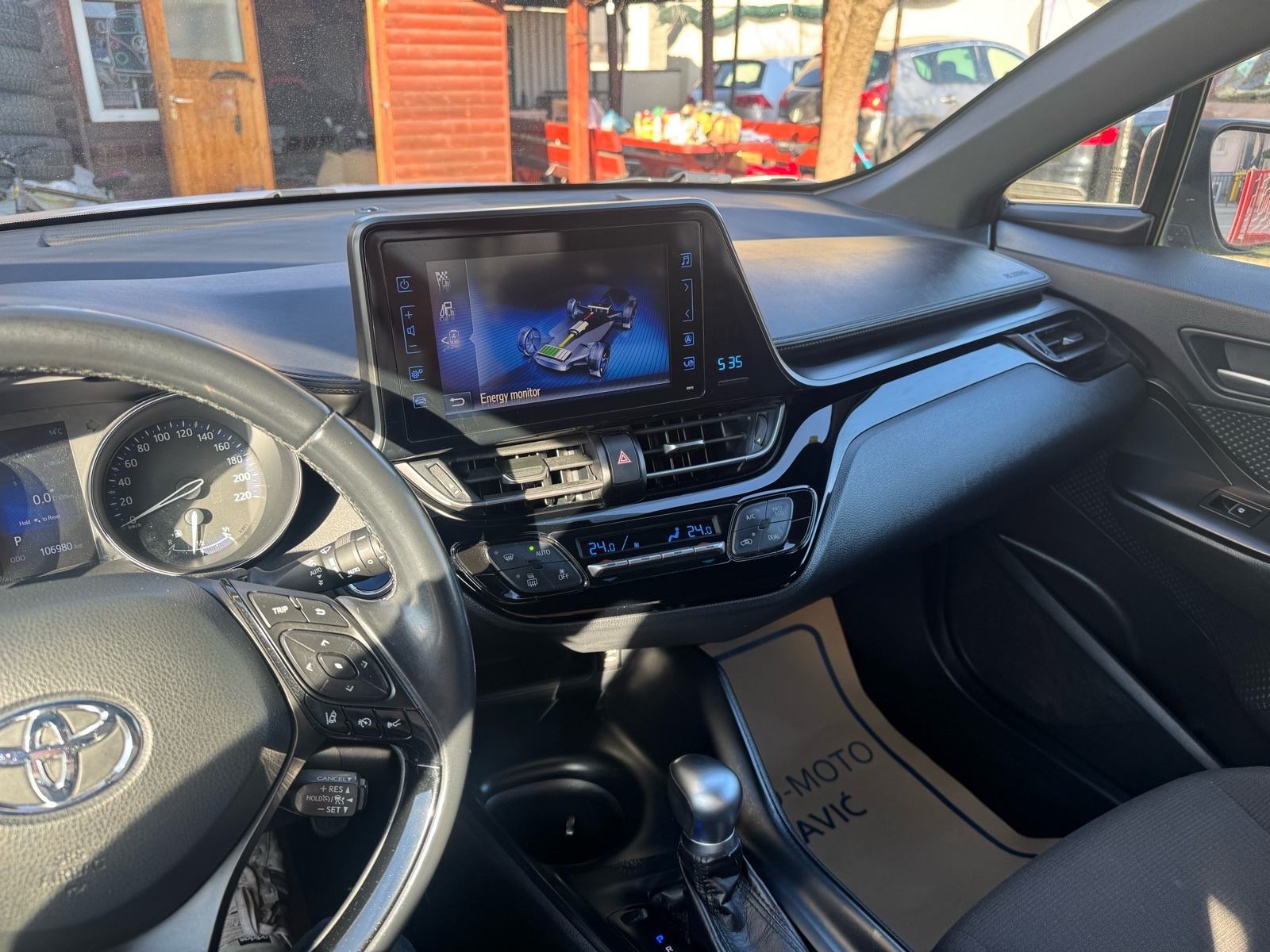 Toyota C-HR 1,8 Hybrid Active, odlično stanje, fotografija 8