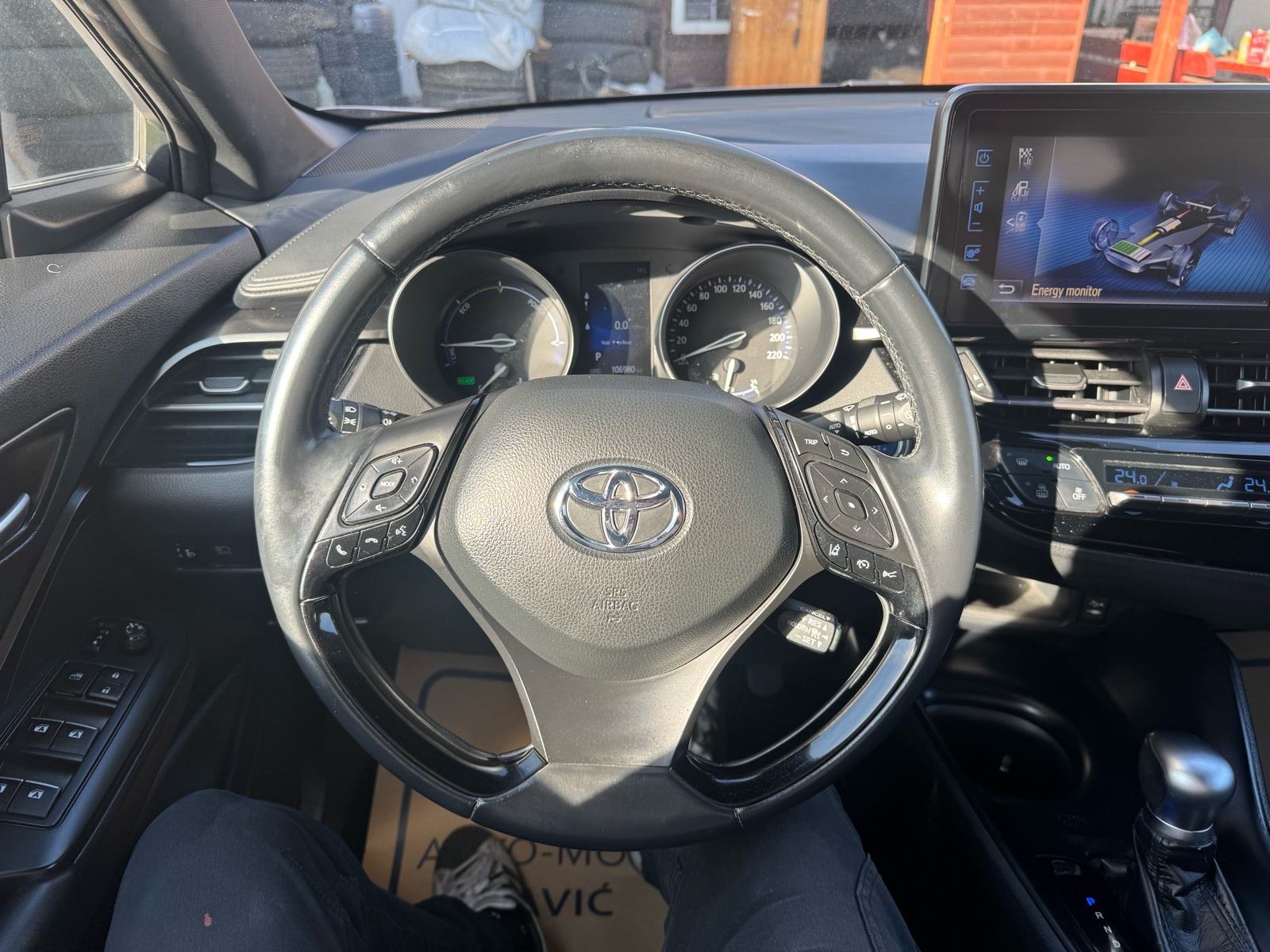 Toyota C-HR 1,8 Hybrid Active, odlično stanje, fotografija 7