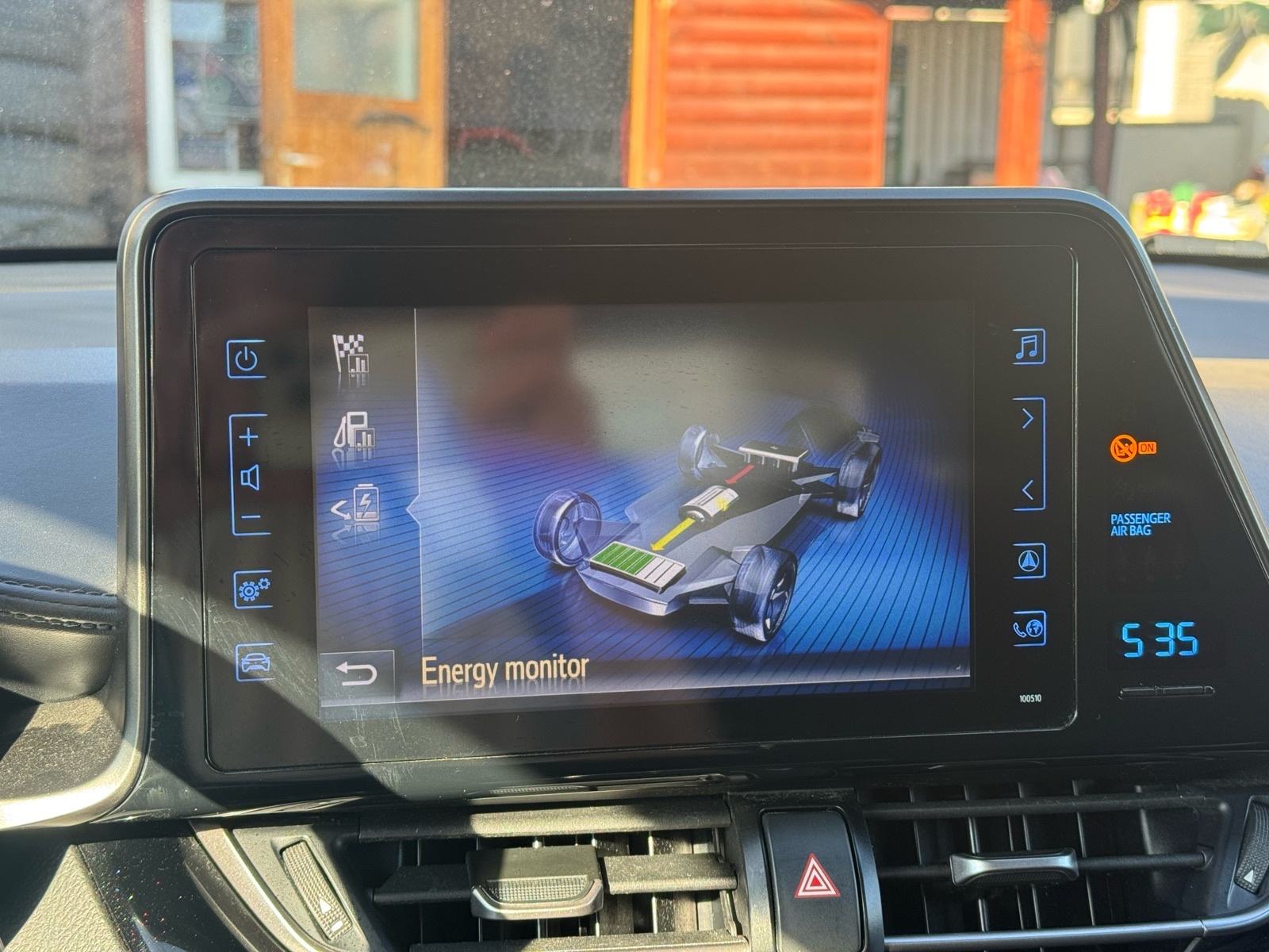 Toyota C-HR 1,8 Hybrid Active, odlično stanje, fotografija 11