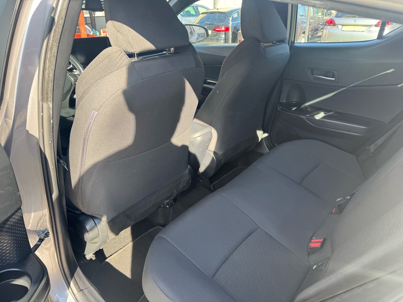 Toyota C-HR 1,8 Hybrid Active, odlično stanje, fotografija 13