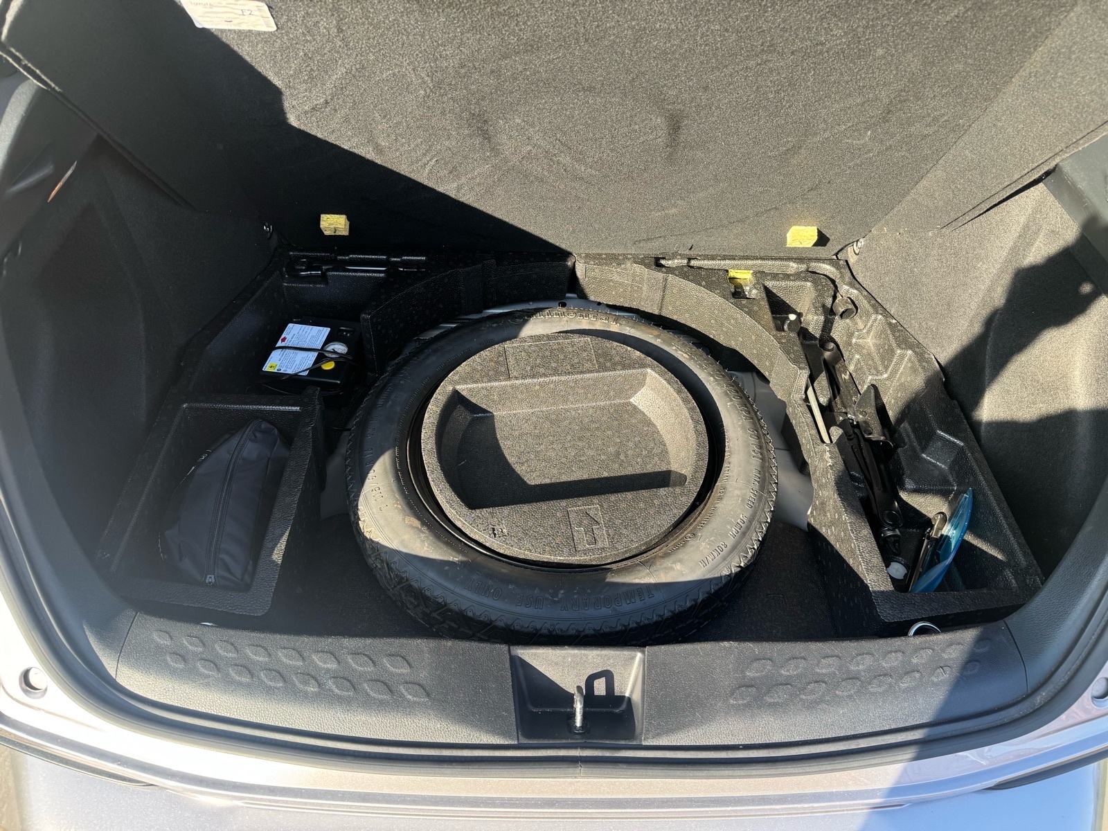 Toyota C-HR 1,8 Hybrid Active, odlično stanje, fotografija 17