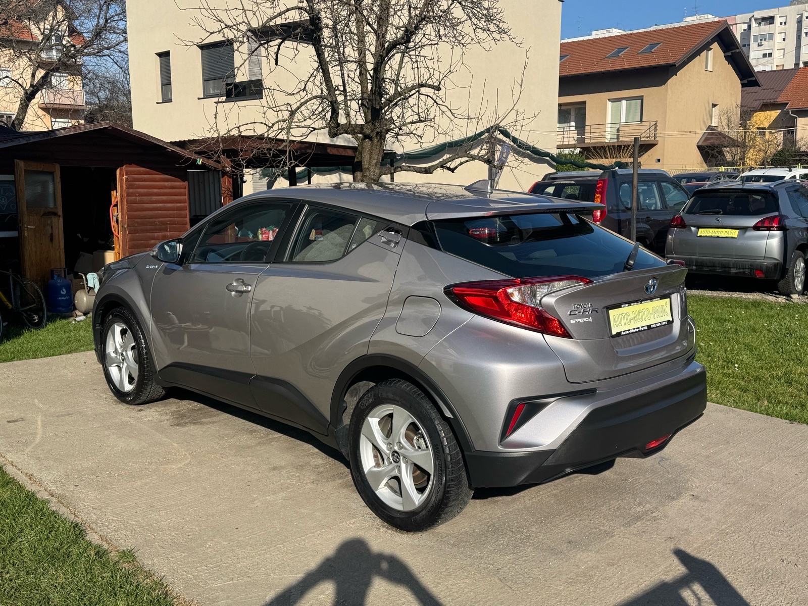 Toyota C-HR 1,8 Hybrid Active, odlično stanje, fotografija 6