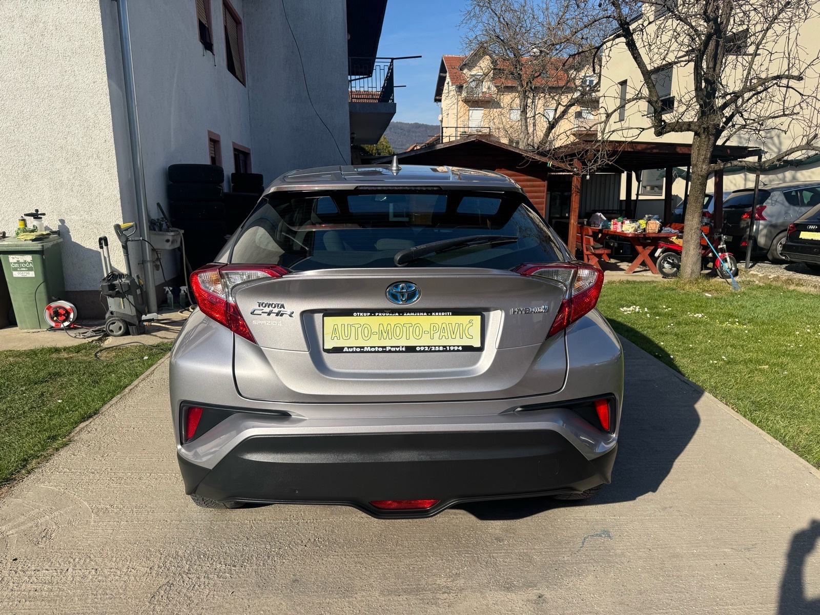 Toyota C-HR 1,8 Hybrid Active, odlično stanje, fotografija 4