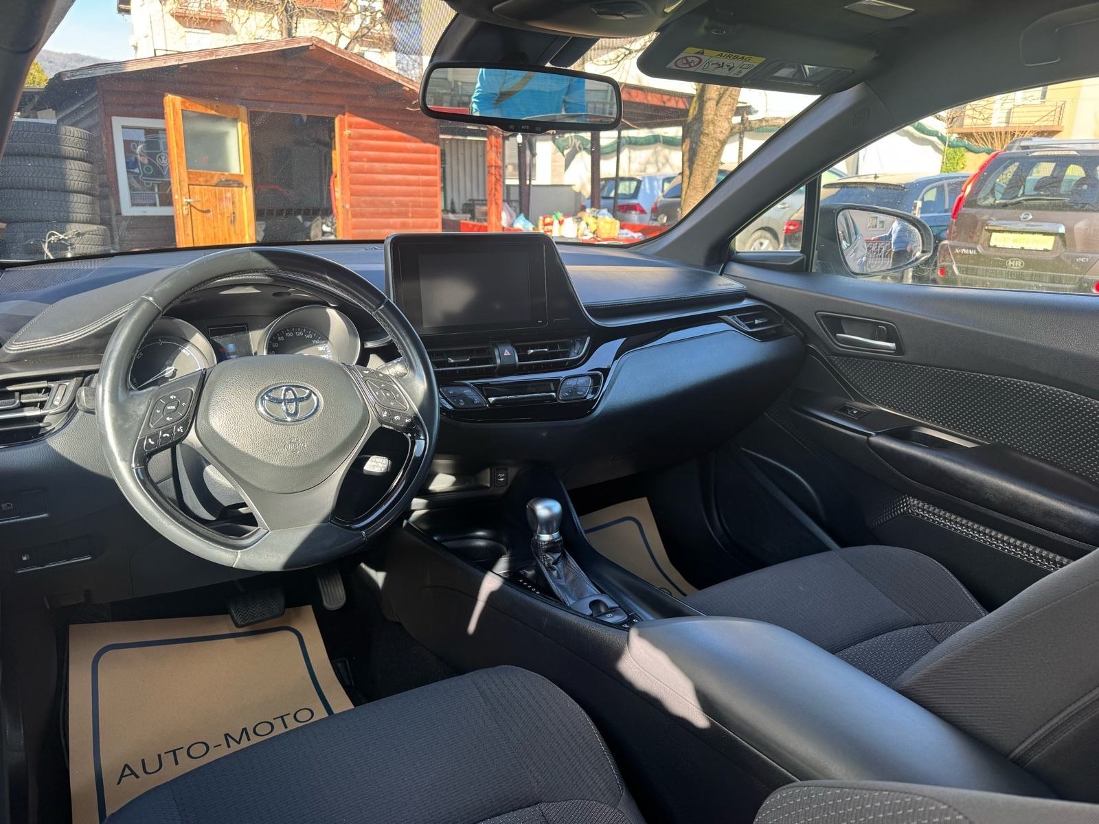 Toyota C-HR 1,8 Hybrid Active, odlično stanje, fotografija 9