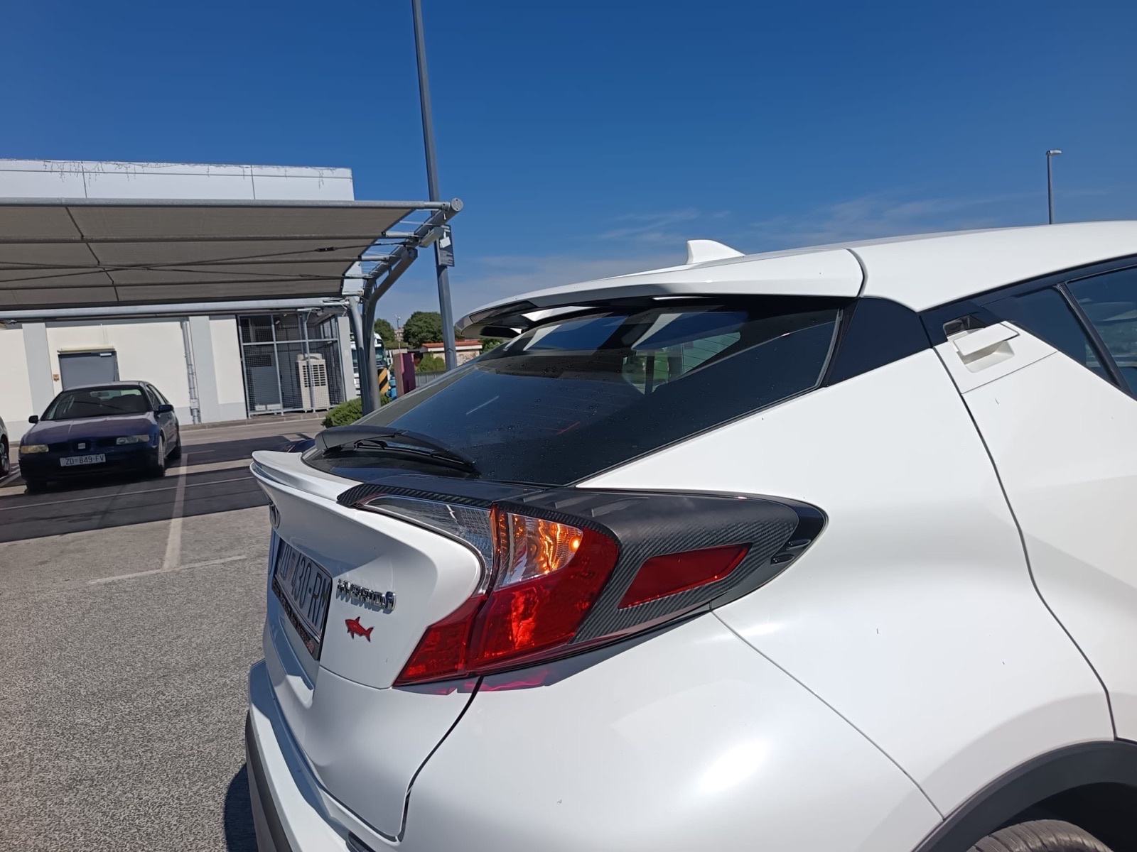 Toyota C-HR 1,8 automatik, fotografija 3