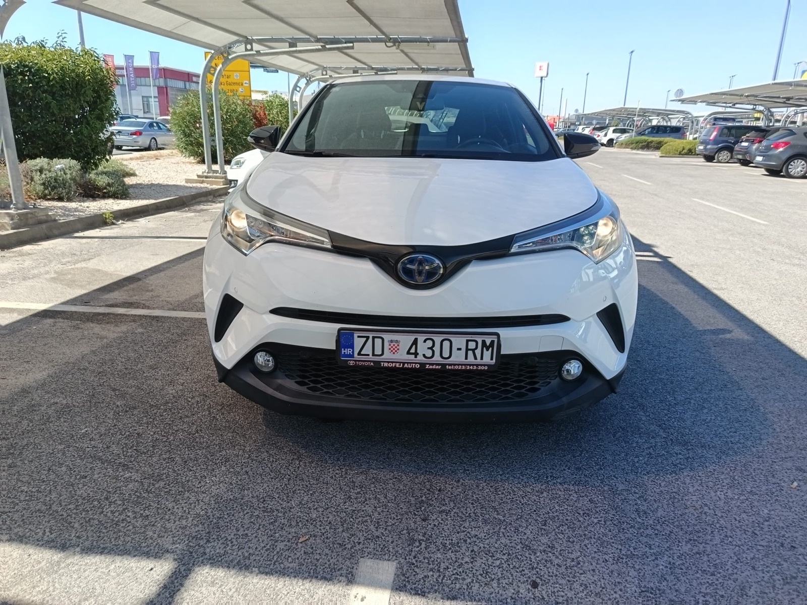 Toyota C-HR 1,8 automatik, fotografija 7