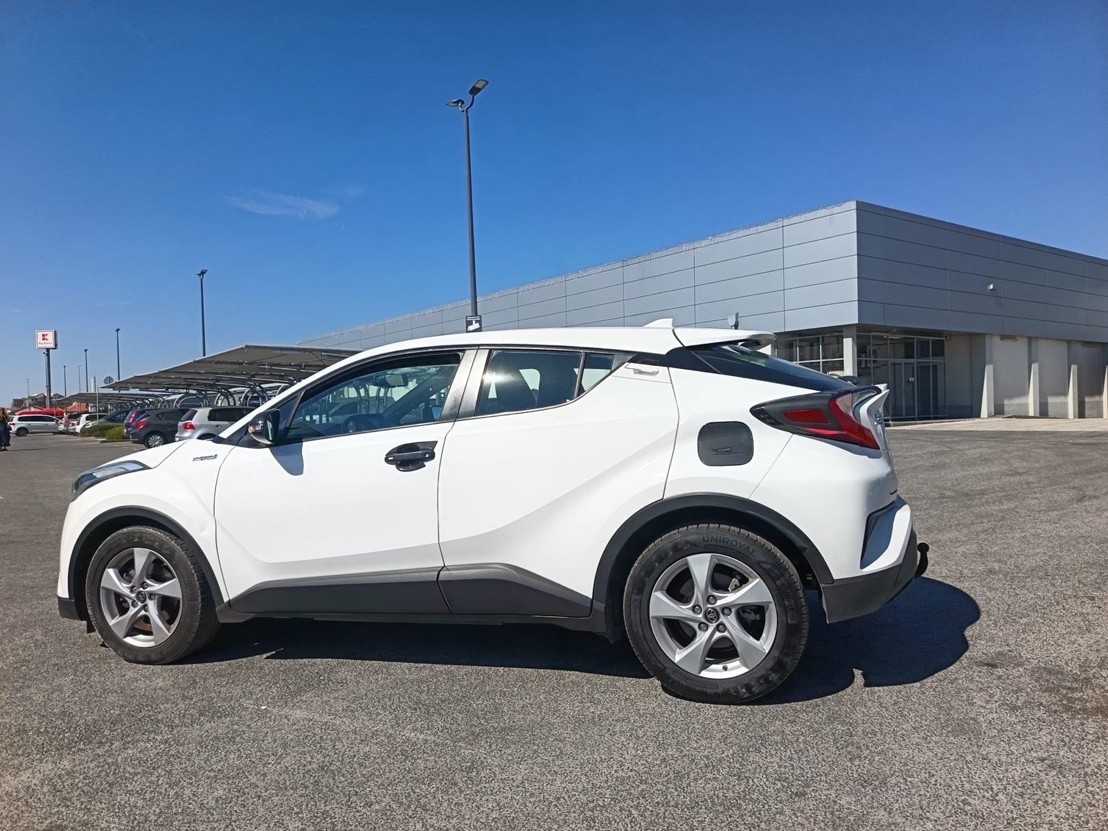 Toyota C-HR 1,8 automatik, fotografija 8