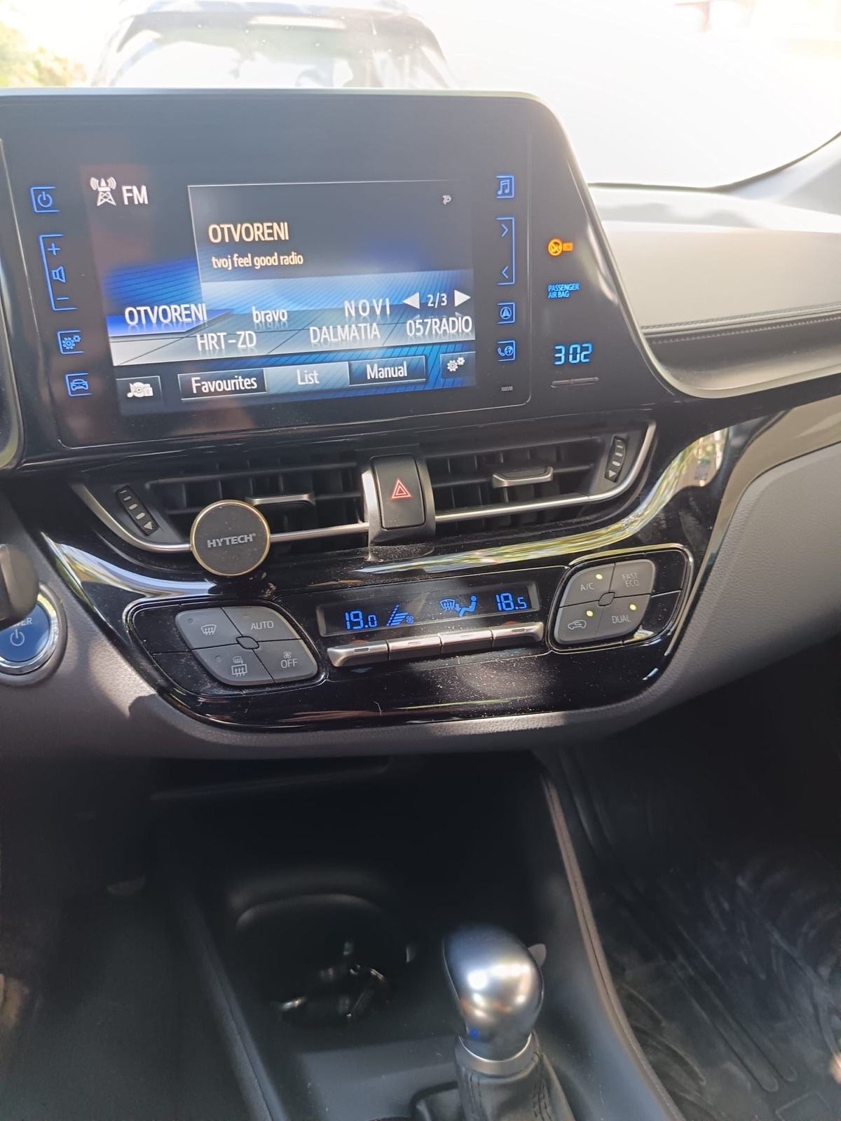 Toyota C-HR 1,8 automatik, fotografija 9