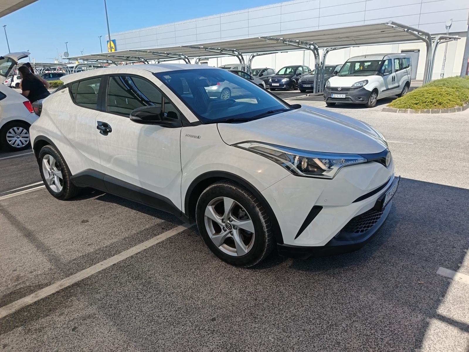 Toyota C-HR 1,8 automatik, fotografija 16