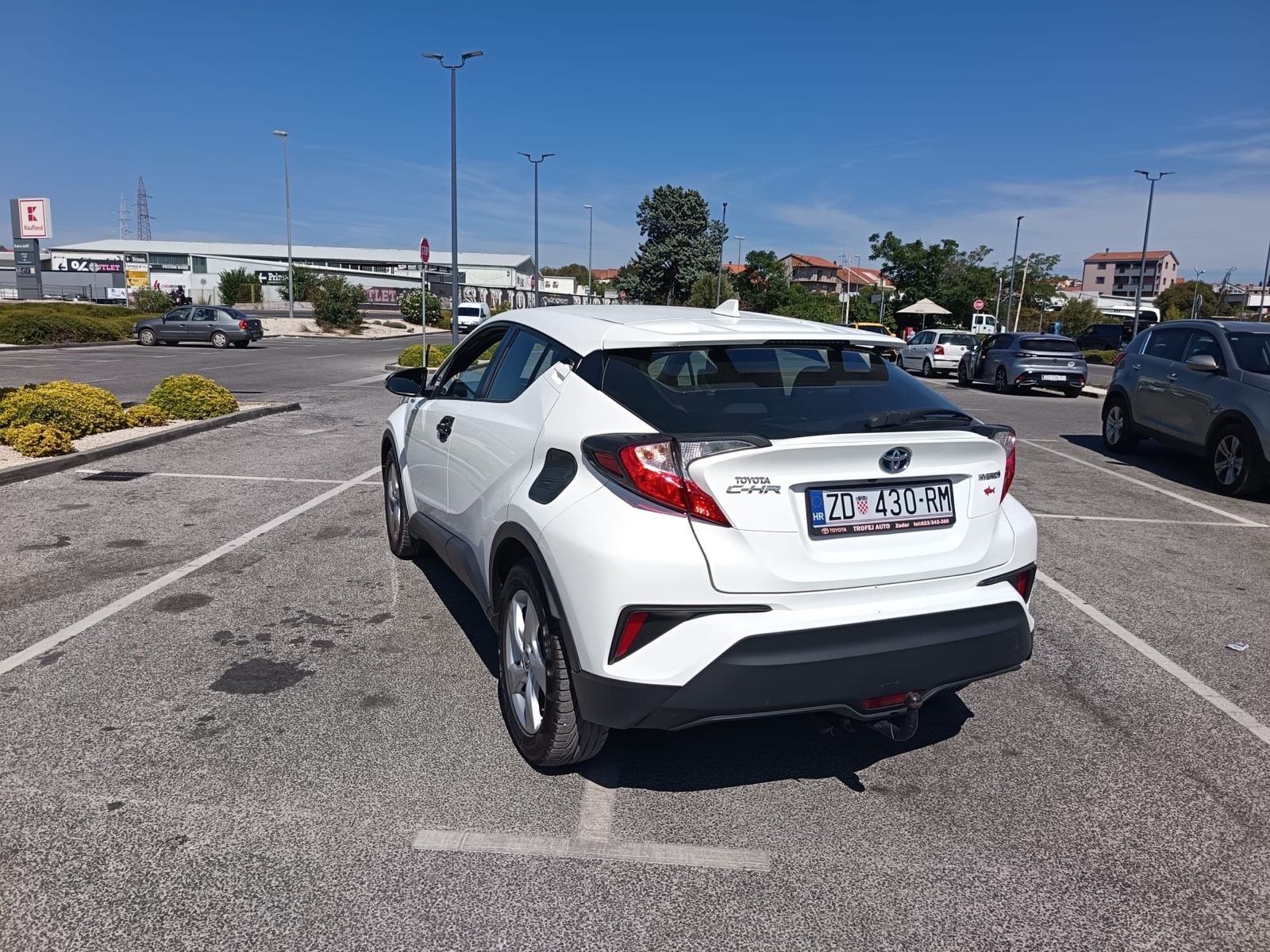 Toyota C-HR 1,8 automatik, fotografija 17