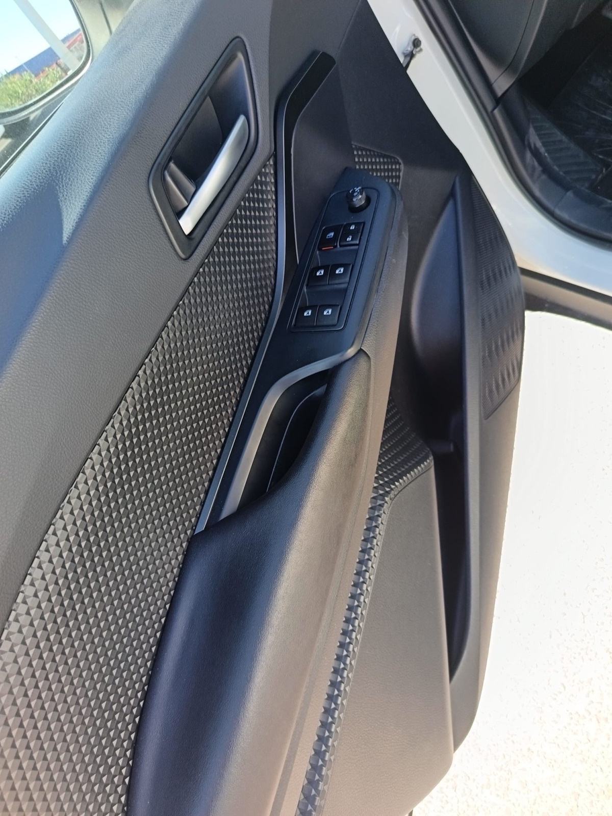 Toyota C-HR 1,8 automatik, fotografija 19