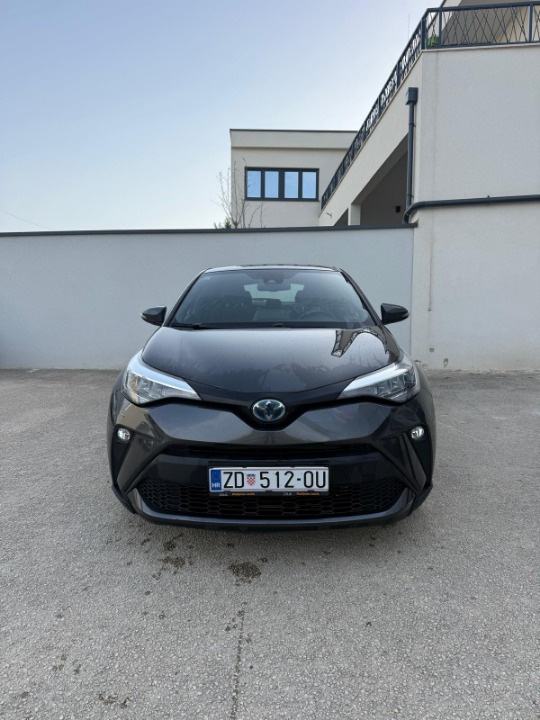 Toyota C-HR 1,8 automatik